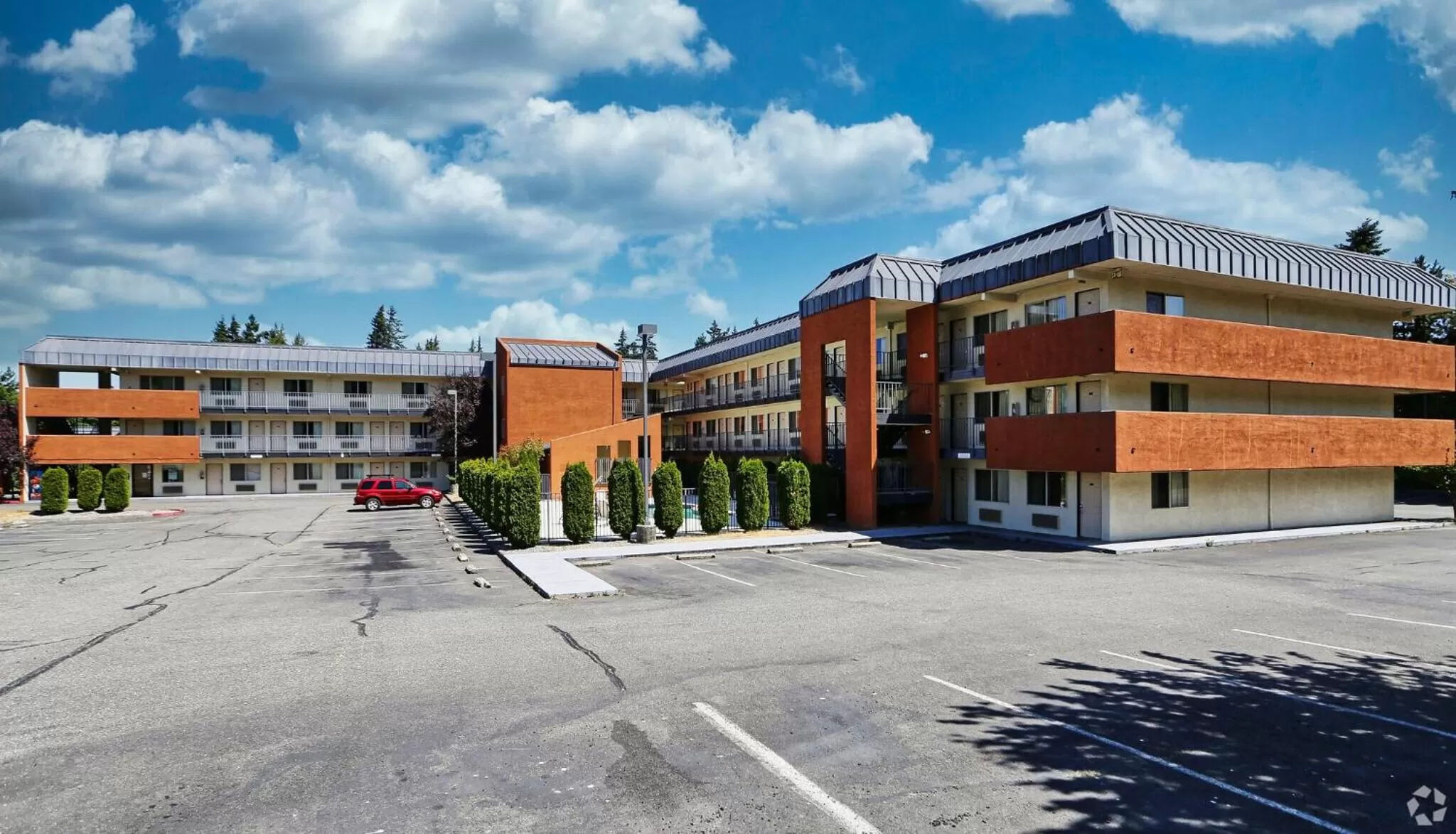 Property building in Olympic Inn & Suites Port Angeles