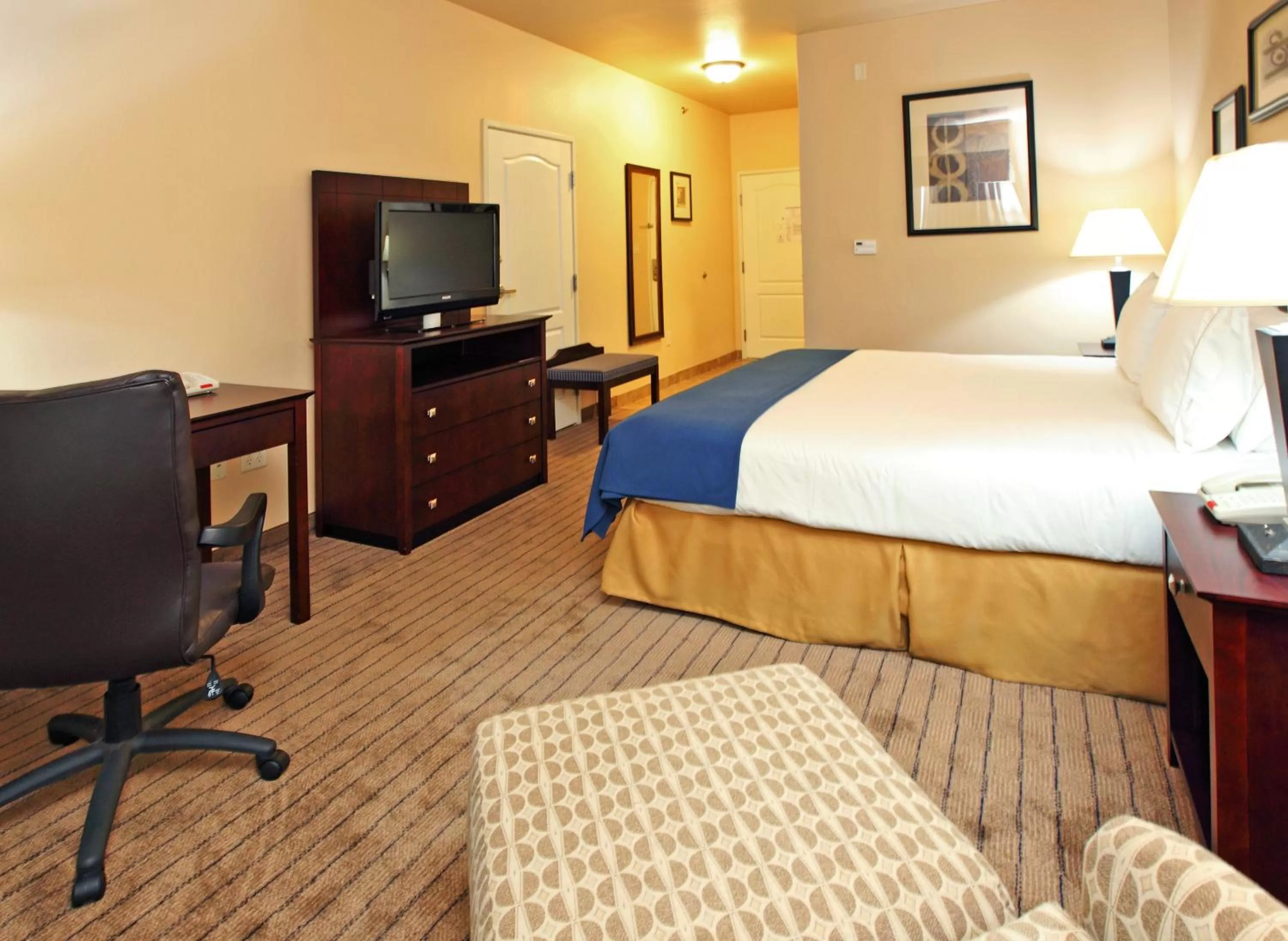 Holiday Inn Express Hotel & Suites Marshall by IHG