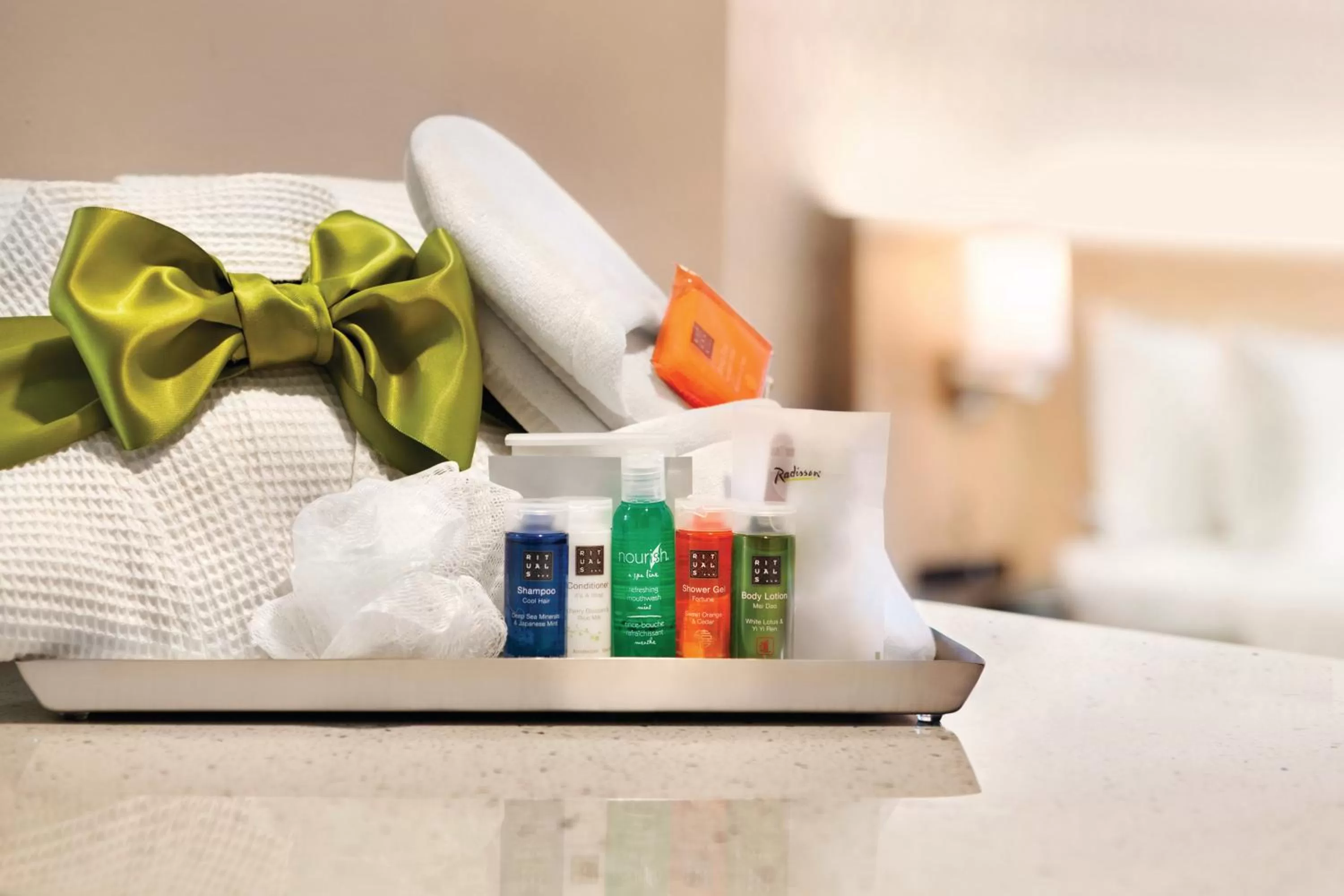 Bathroom, Bed in Radisson Hotel Charlotte Airport