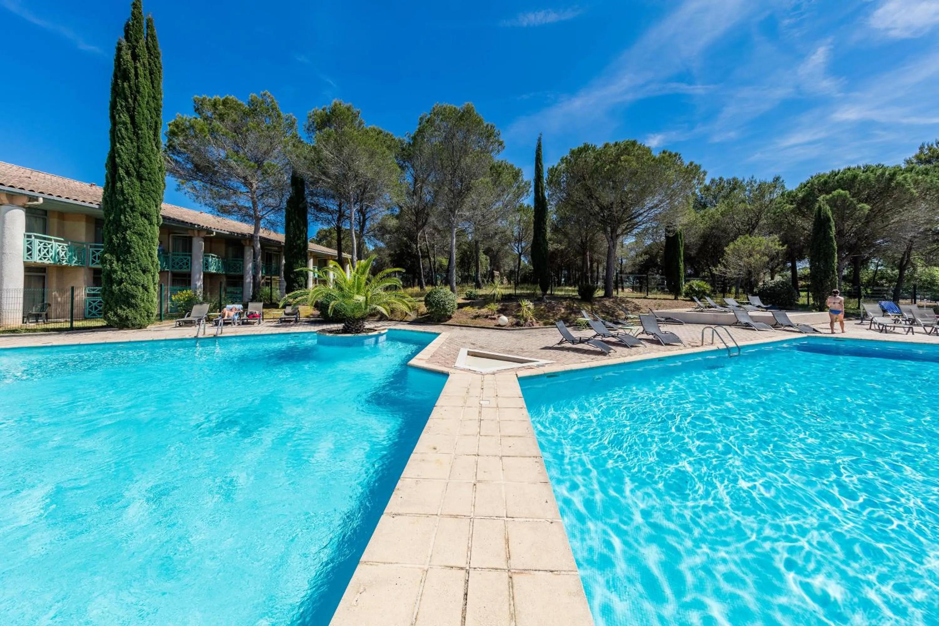 Swimming pool in Garrigae Domaine de l'Esterel - piscine & SPA Cinq Mondes