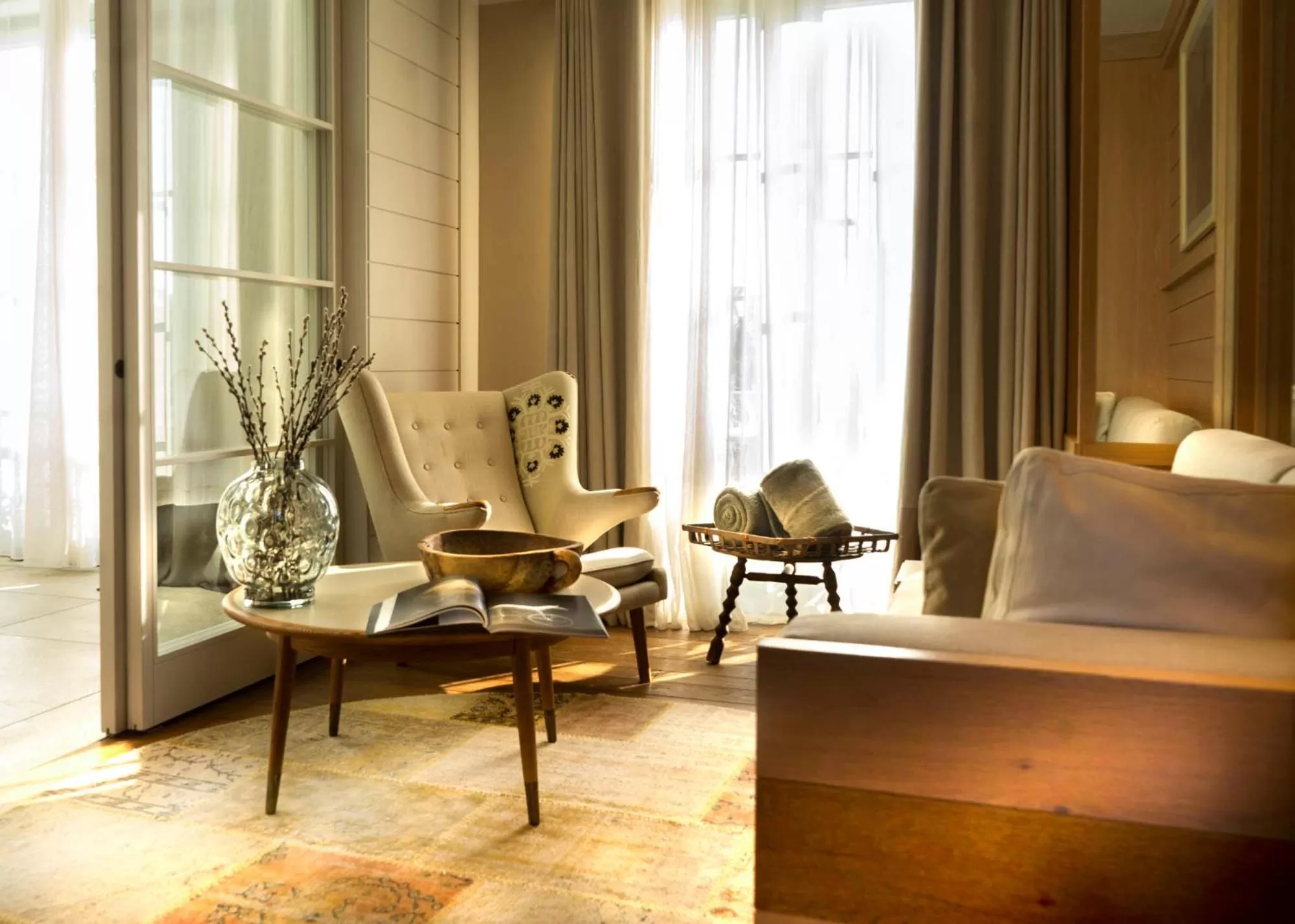 Seating area in Alavya