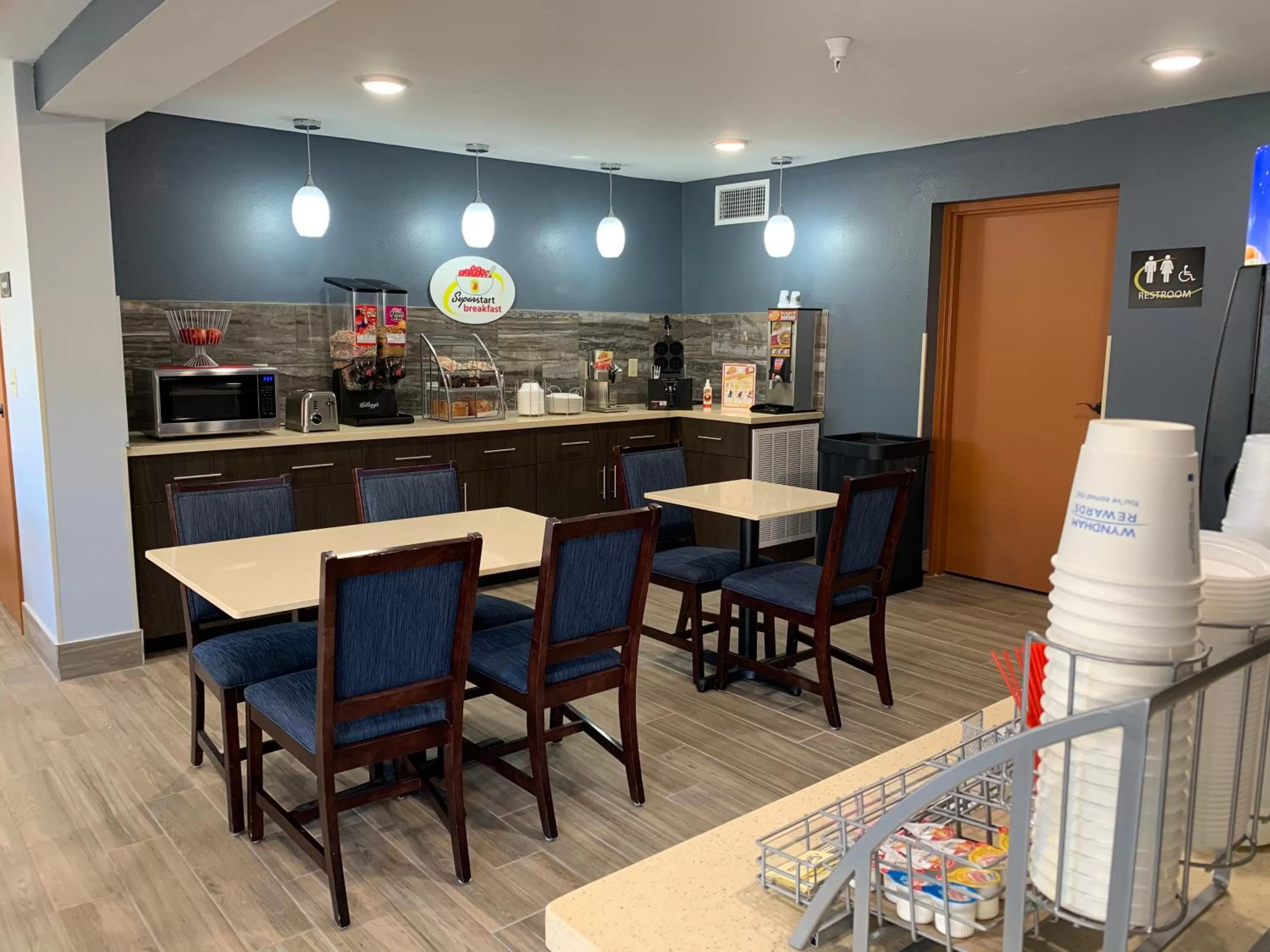 Super 8 by Wyndham Cookeville, TN