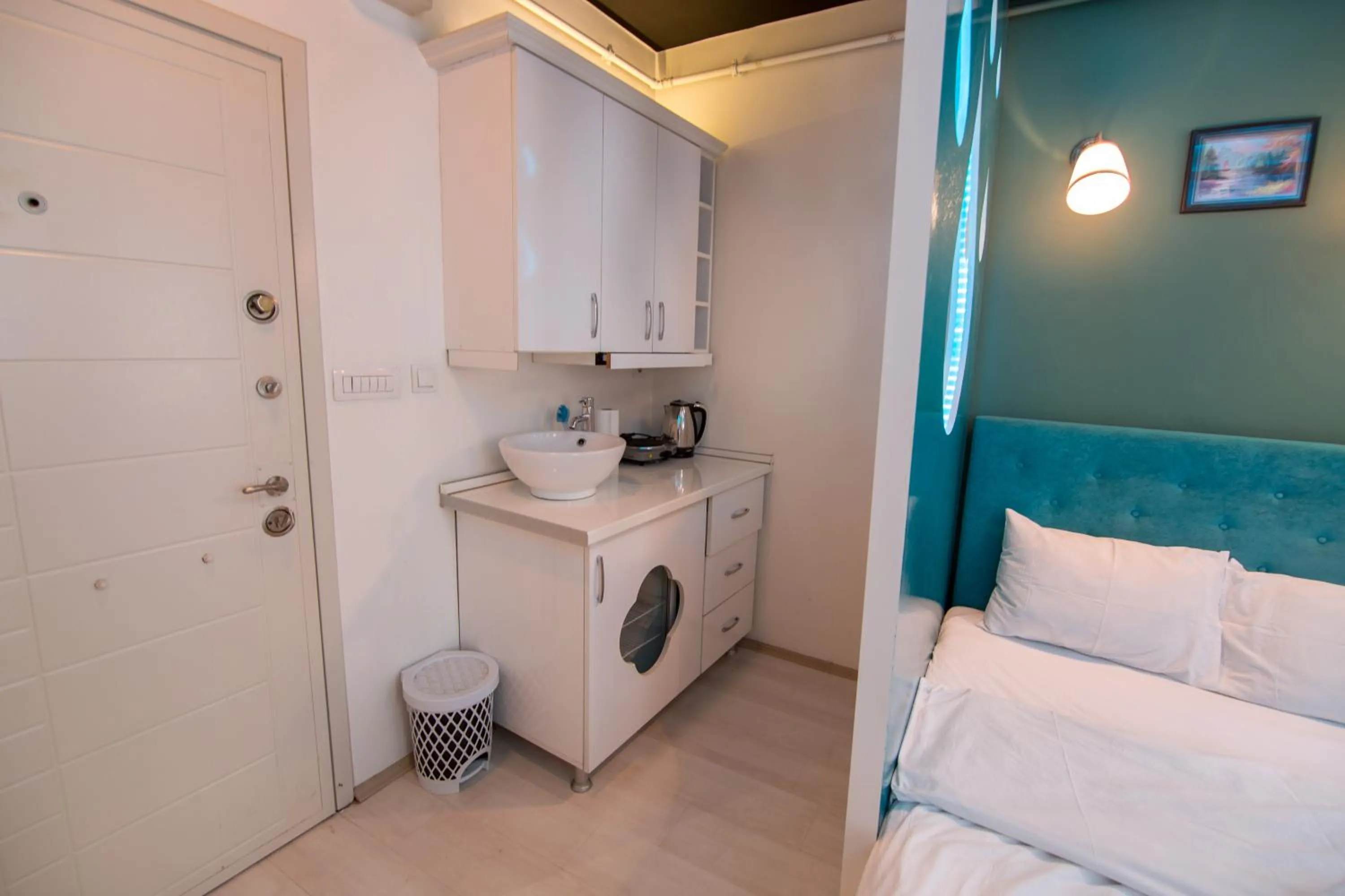 Photo of the whole room in Element Suites