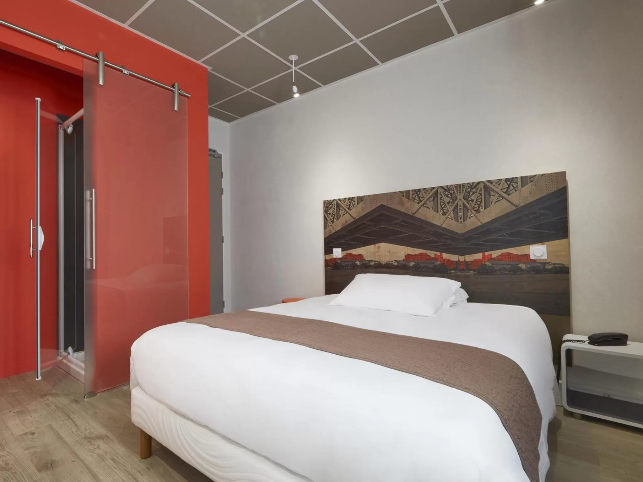 Bed in Kyriad Nantes Centre Graslin