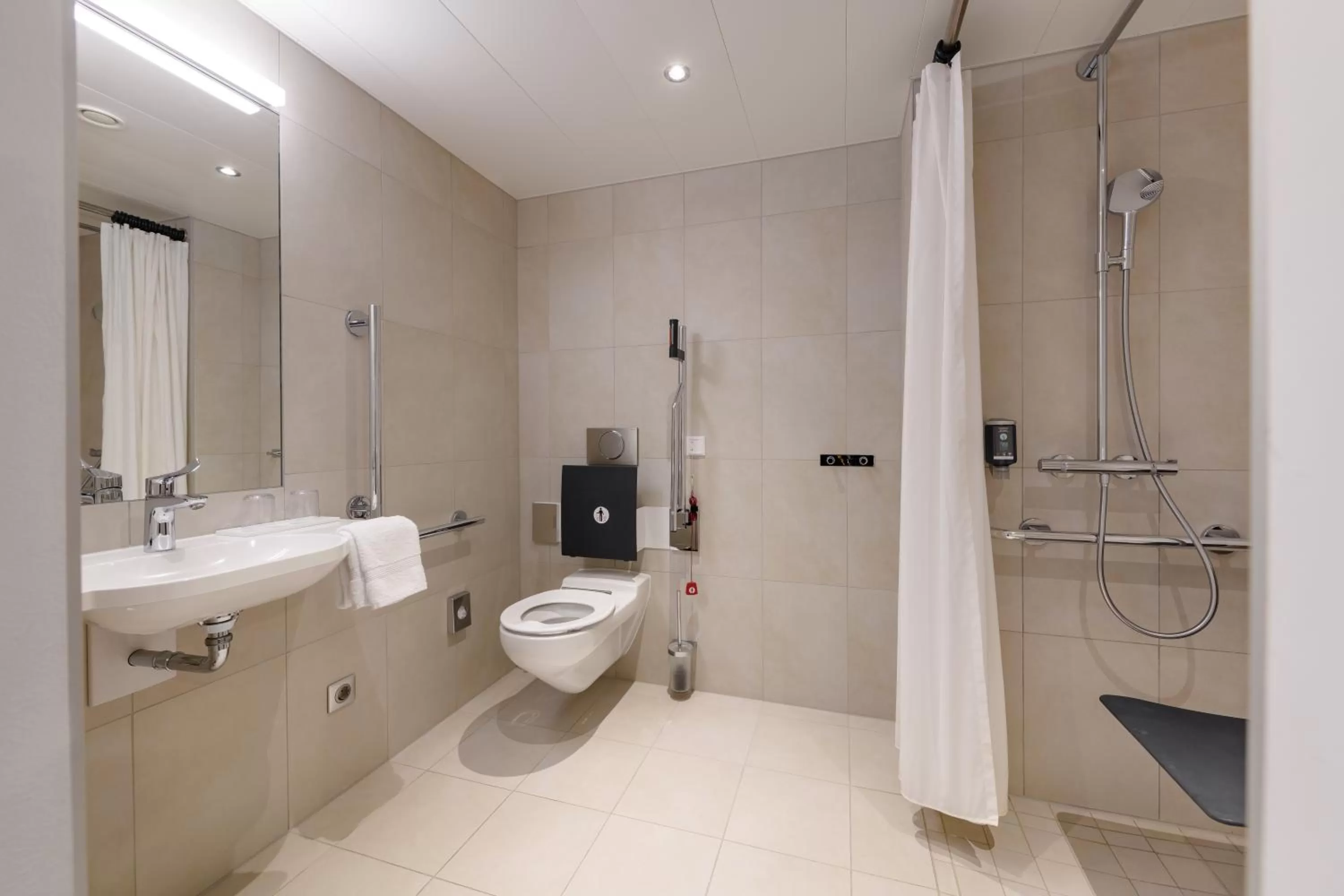 Bathroom in Novotel Wien Hauptbahnhof