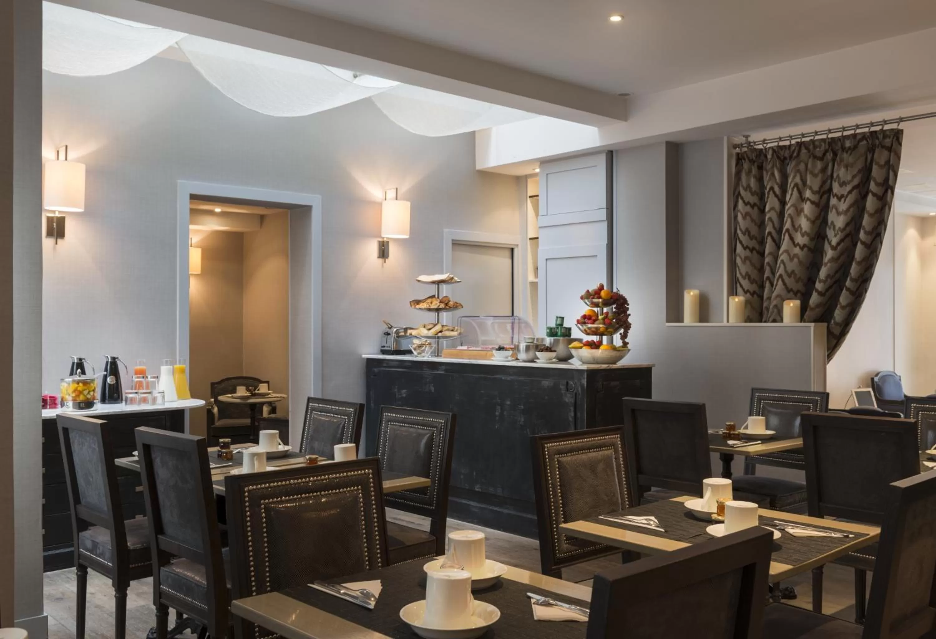 Buffet breakfast in Acacias Etoile