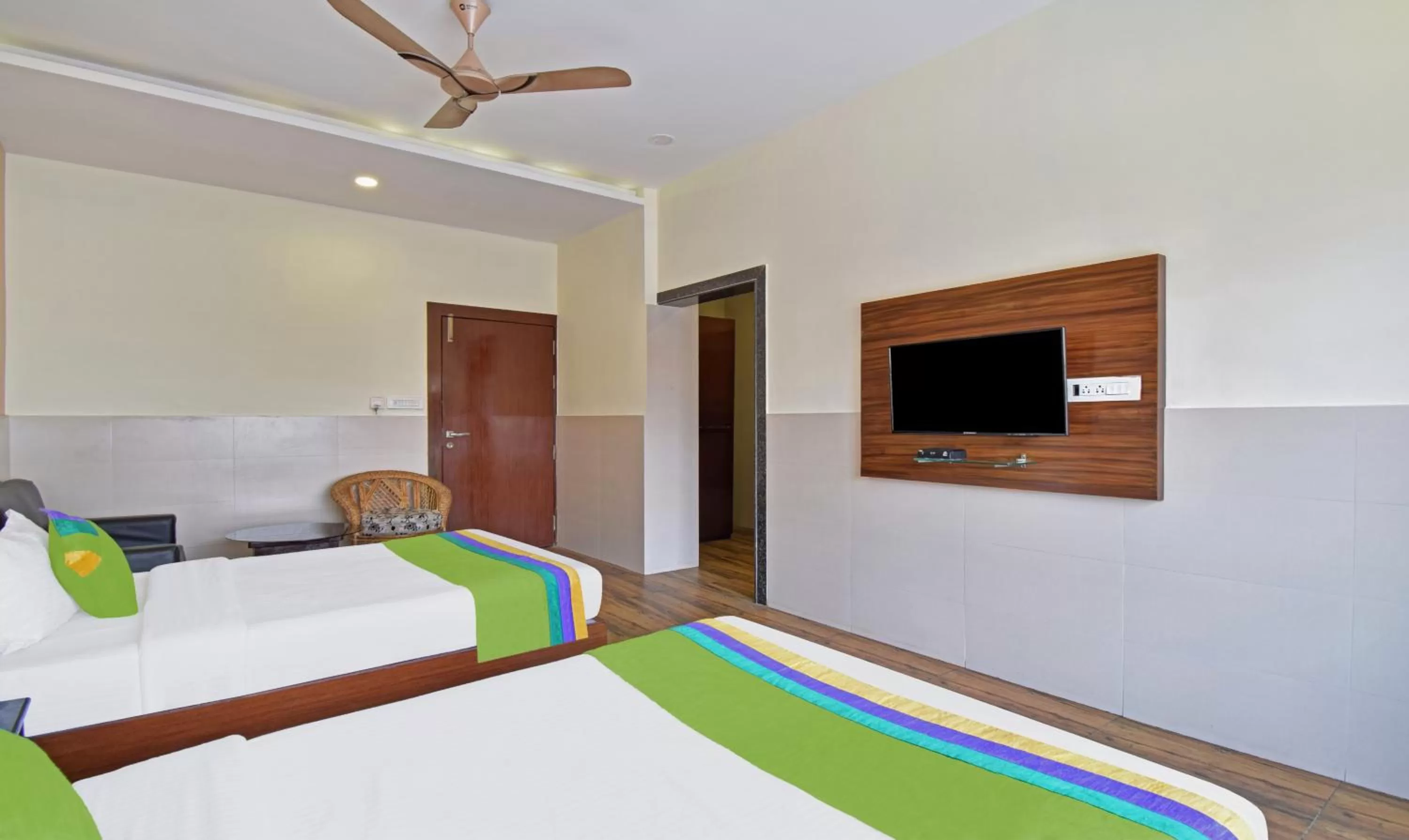 Bedroom, Bed in Treebo Sky Point