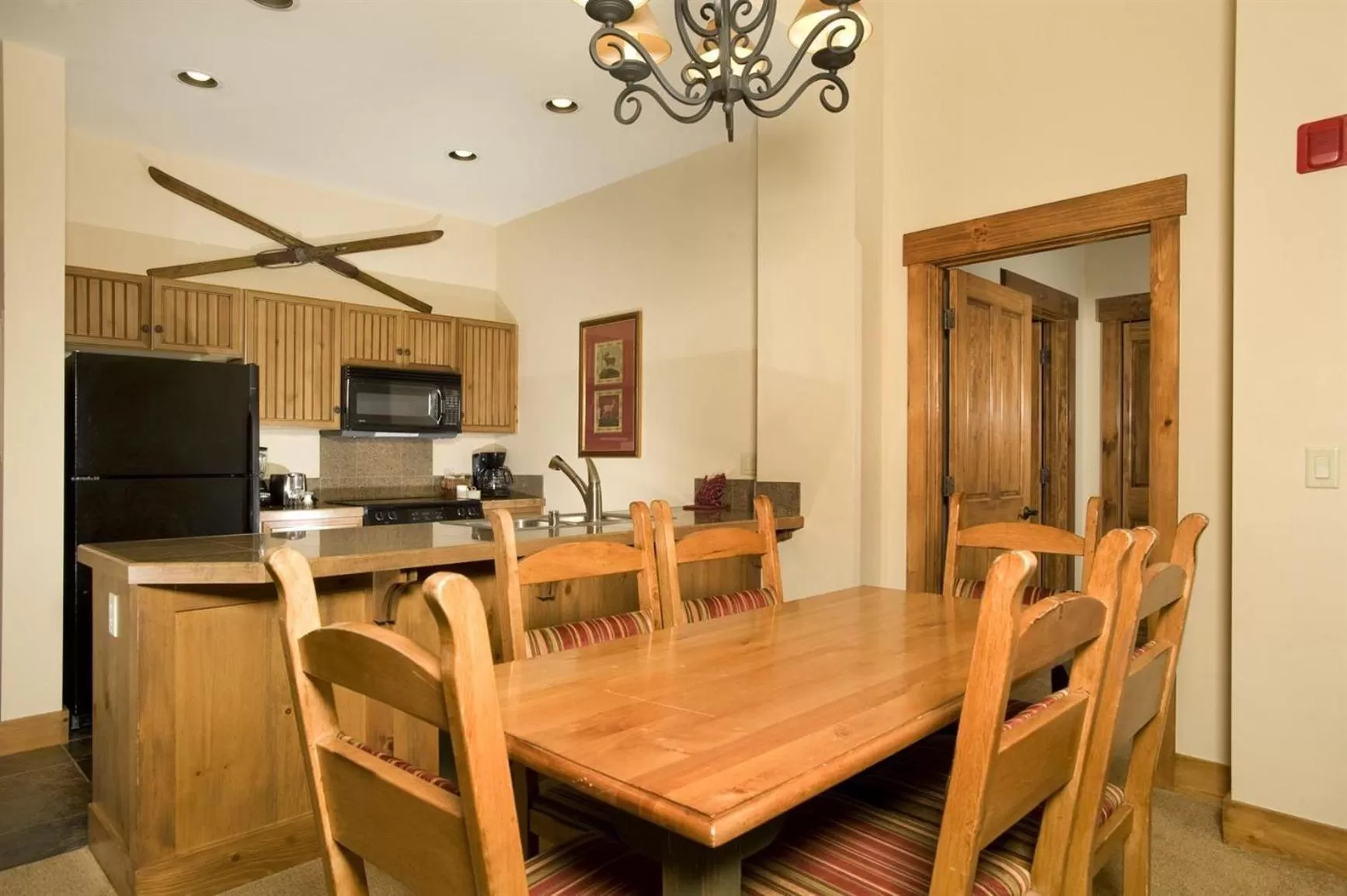 Photo of the whole room in Mountain Thunder Lodge