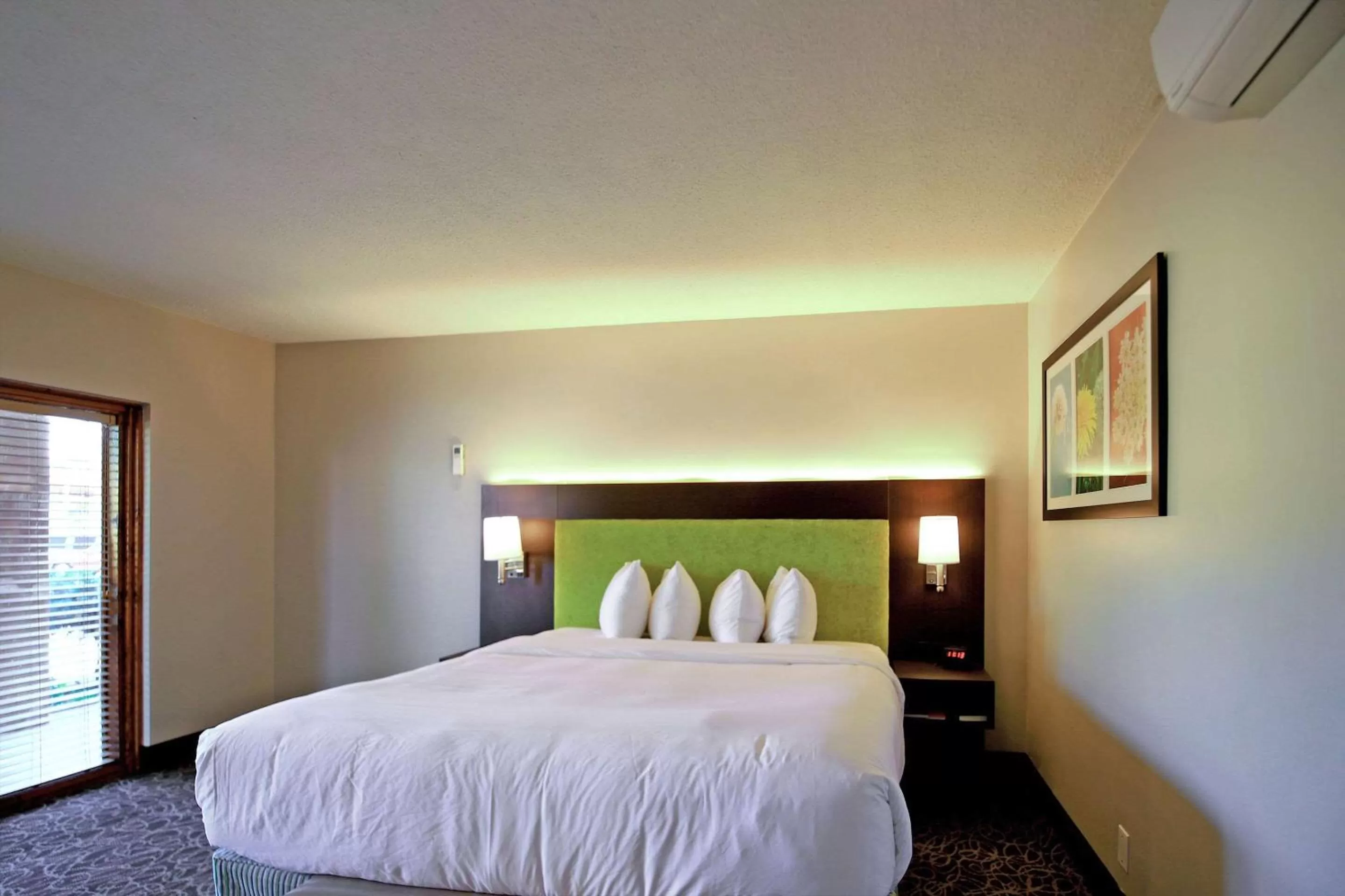 Photo of the whole room, Bed in El Sendero Inn, an Ascend Collection Hotel