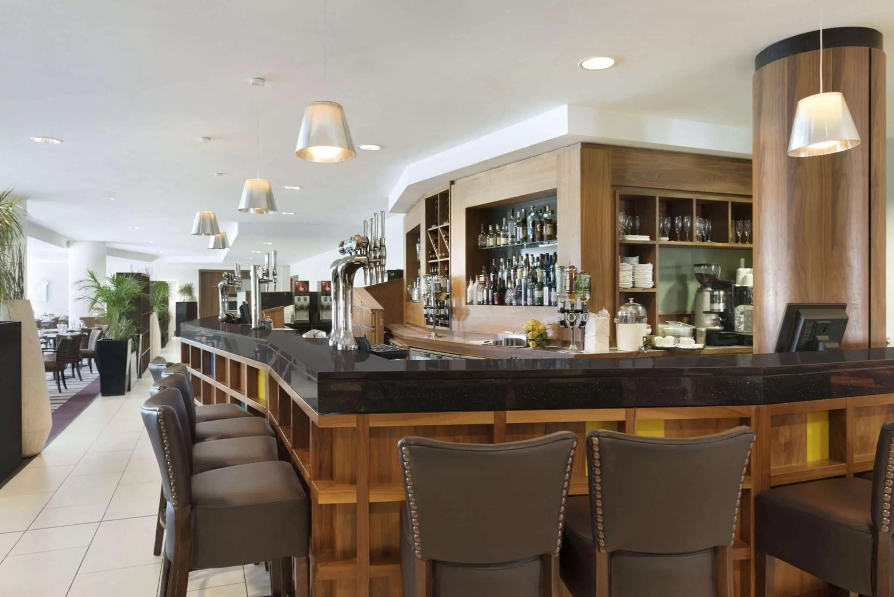 Restaurant/places to eat in Waterfront Southport Hotel