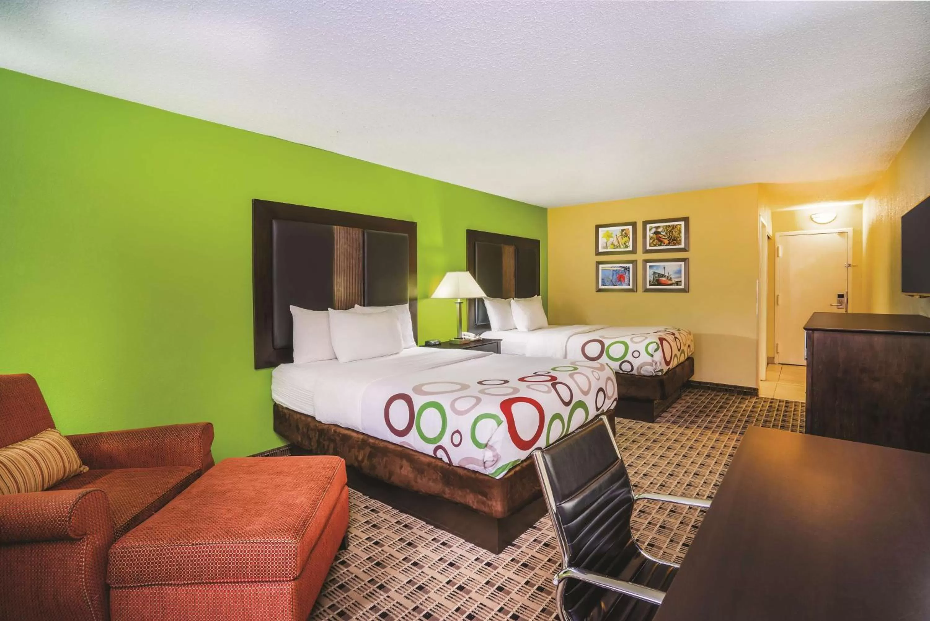 Deluxe Double Room with Two Double Beds in Garner Hotel Glen Burnie BWI Airport Area by IHG