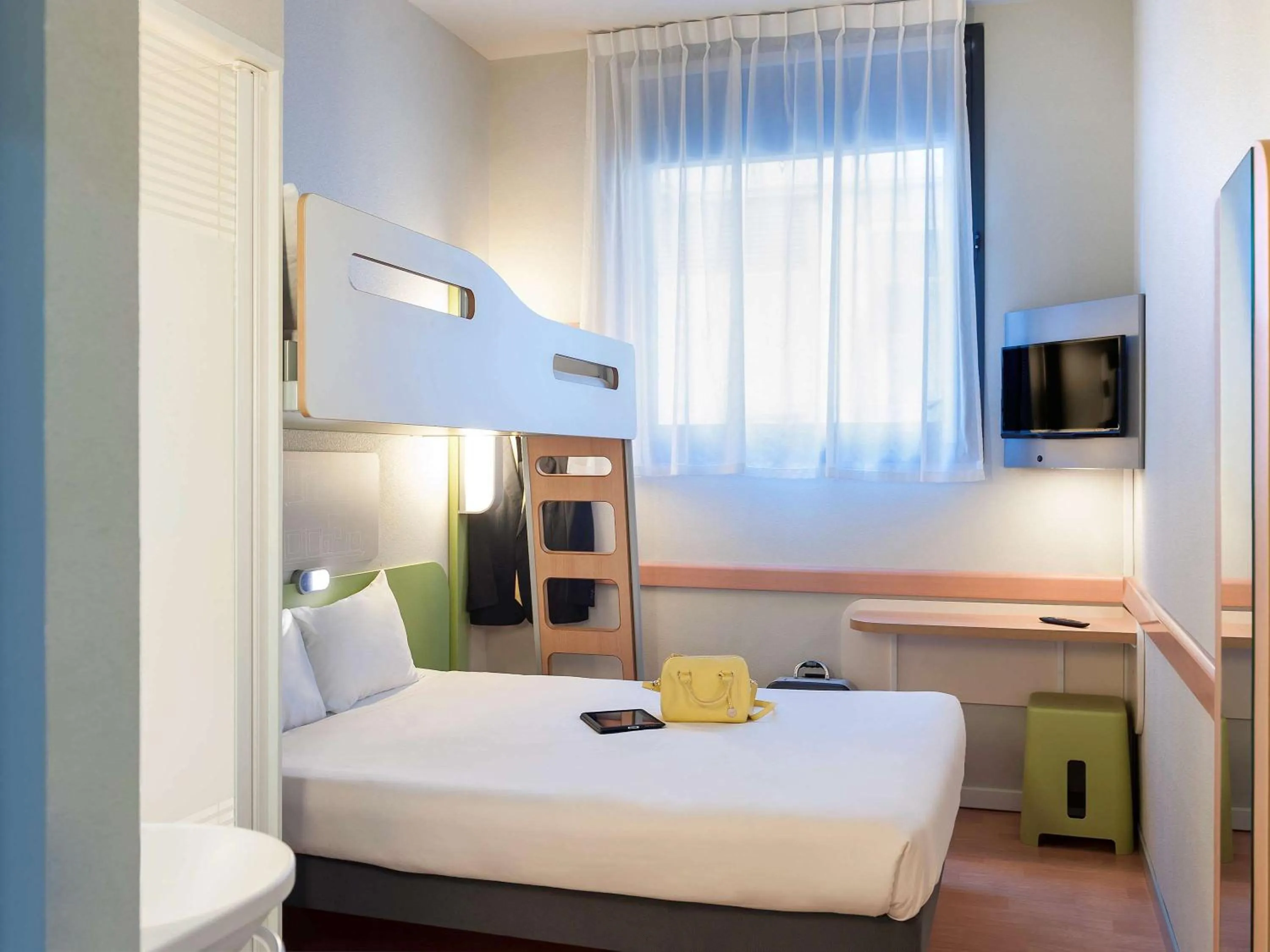 Photo of the whole room, Bed in Ibis Budget Madrid Calle 30
