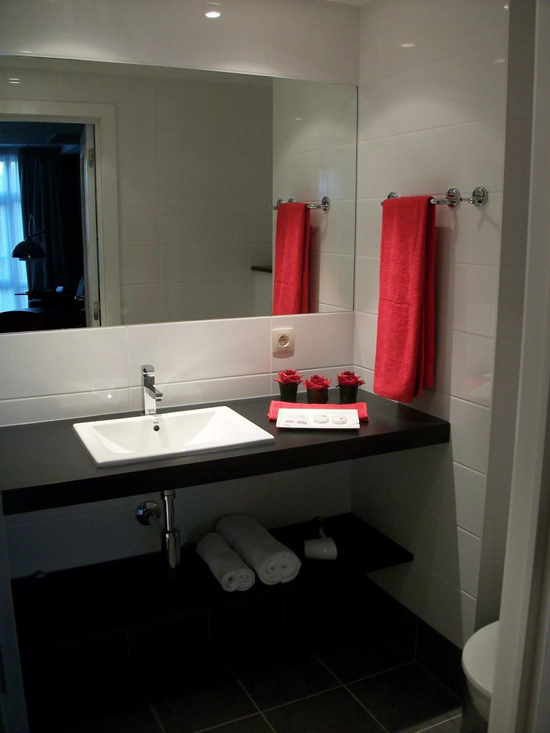 Bathroom in MAS Aparthotel EU