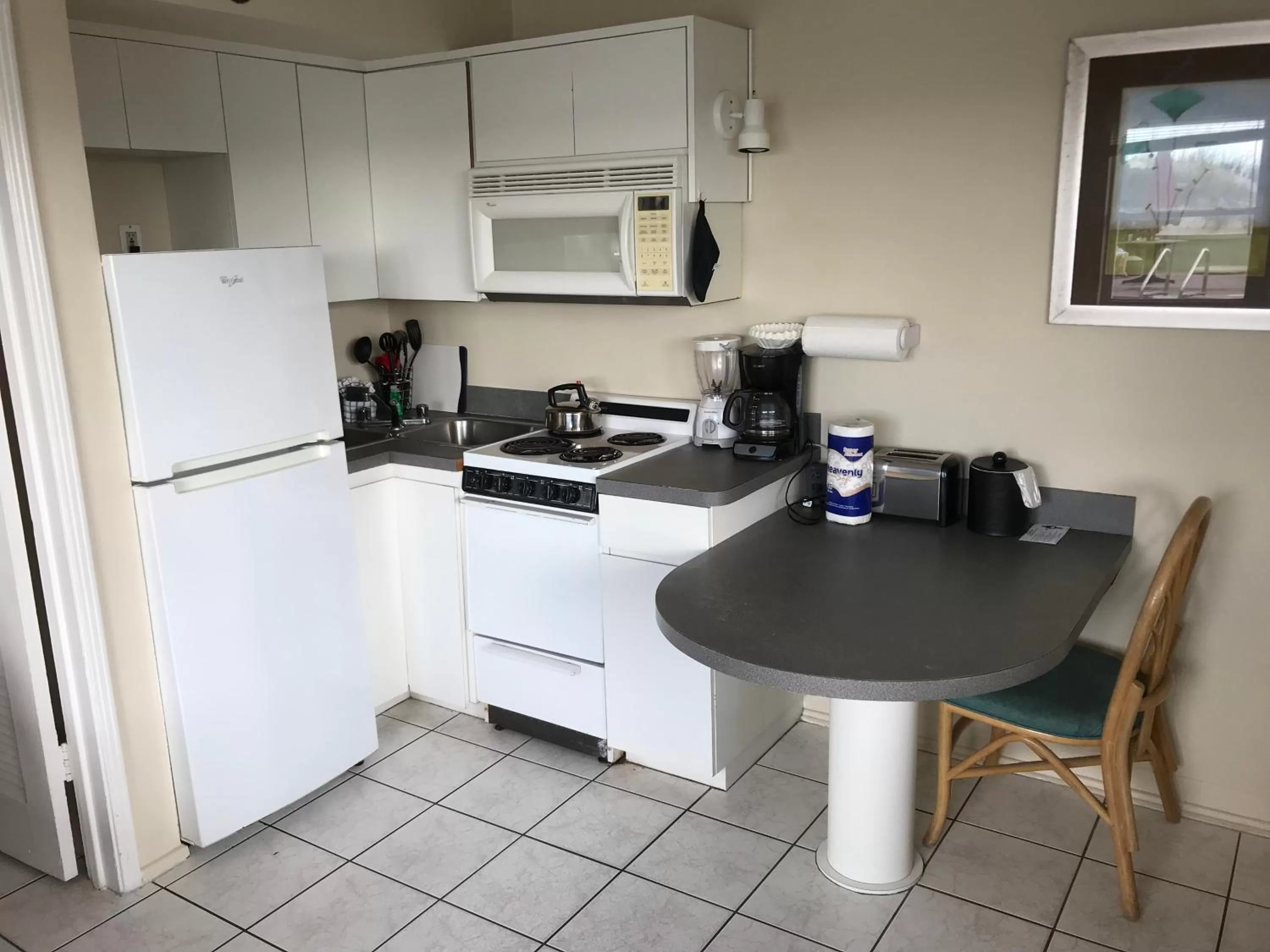 Kitchen or kitchenette, Kitchen/Kitchenette in Miramar Resort