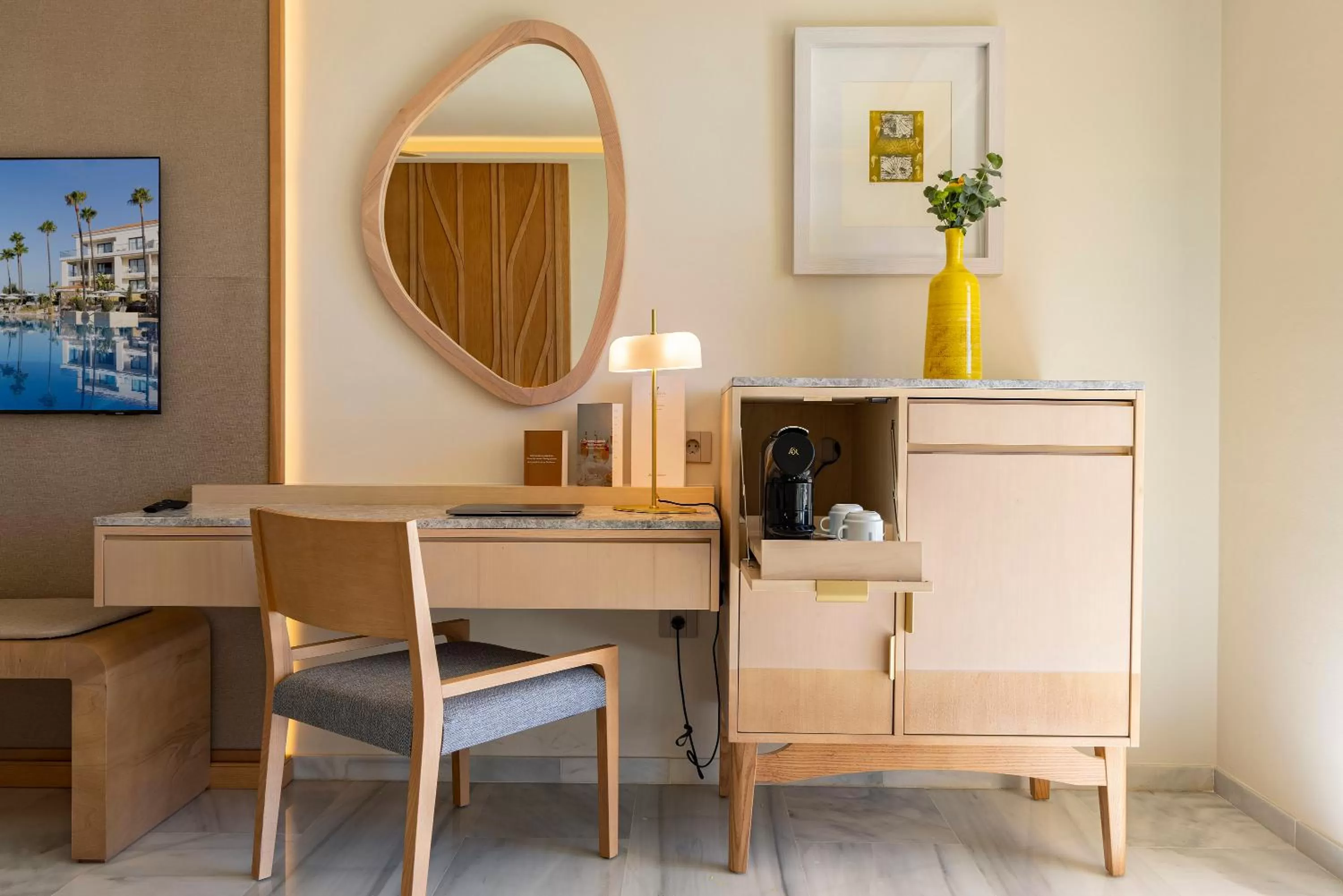 TV and multimedia in Hipotels Barrosa Palace & Spa