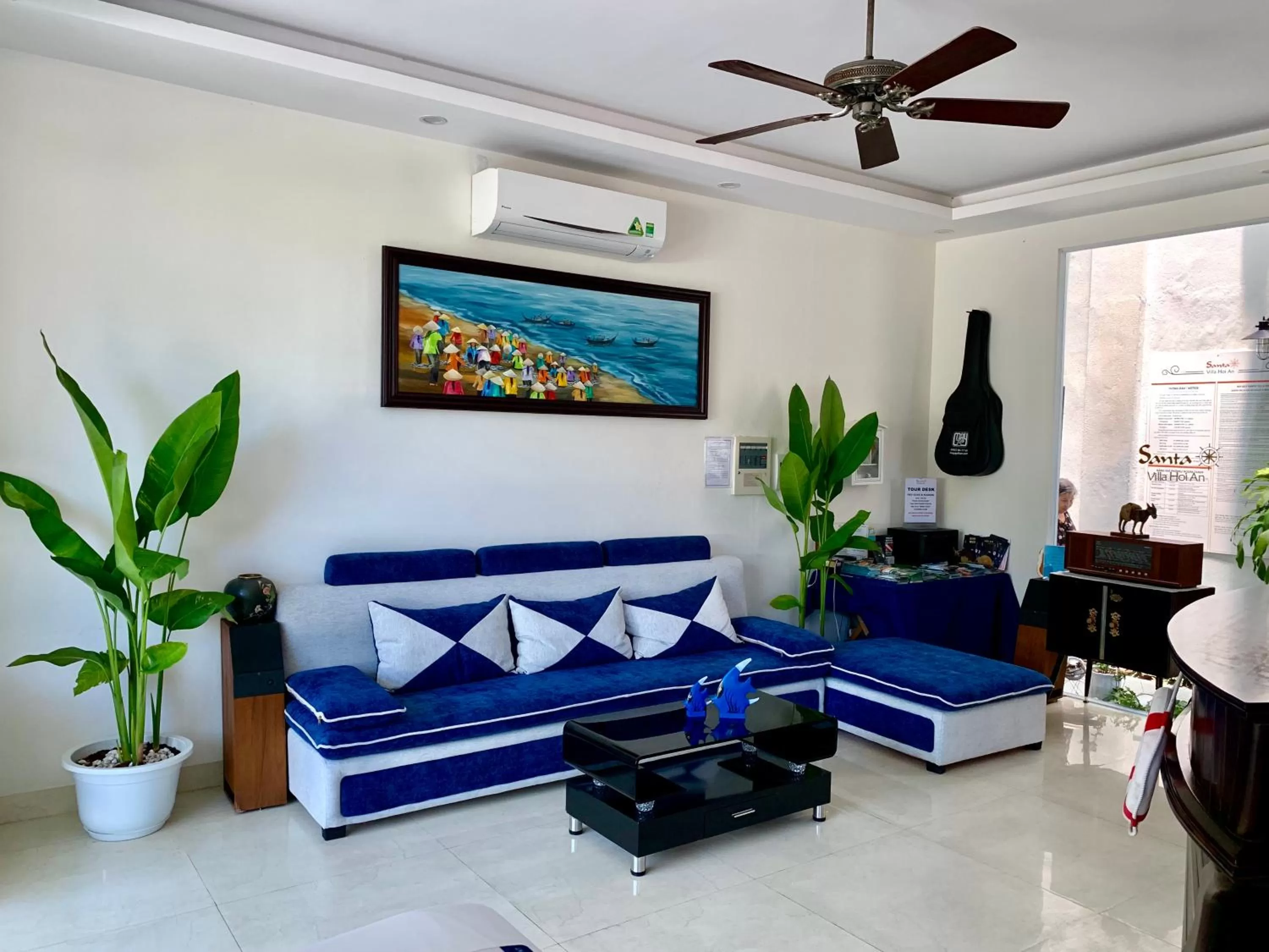 Communal lounge/ TV room in Santa Sea Villa