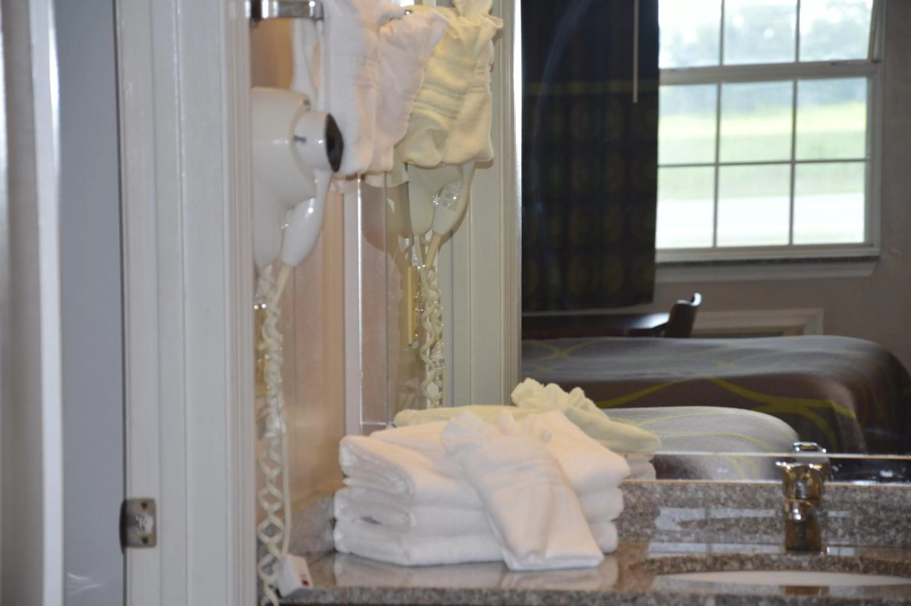 Bathroom, Bed in Super 8 by Wyndham Madison