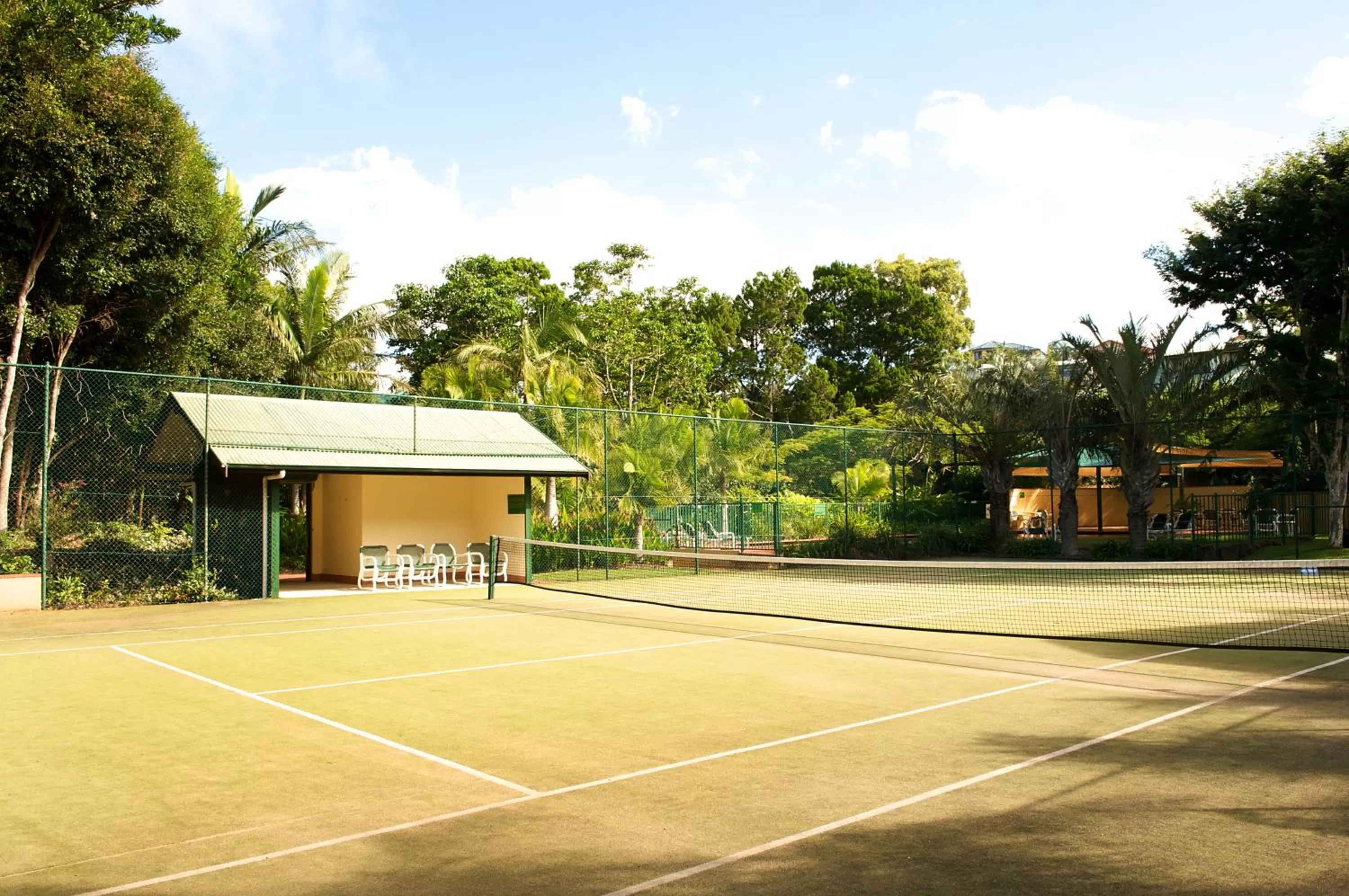 Tennis court in Byron Links Apartments