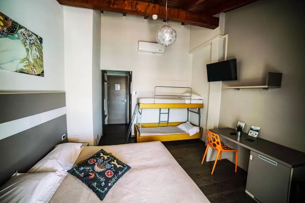 Bedroom, Bed in Stampa 1968 Hotel e Ristorante