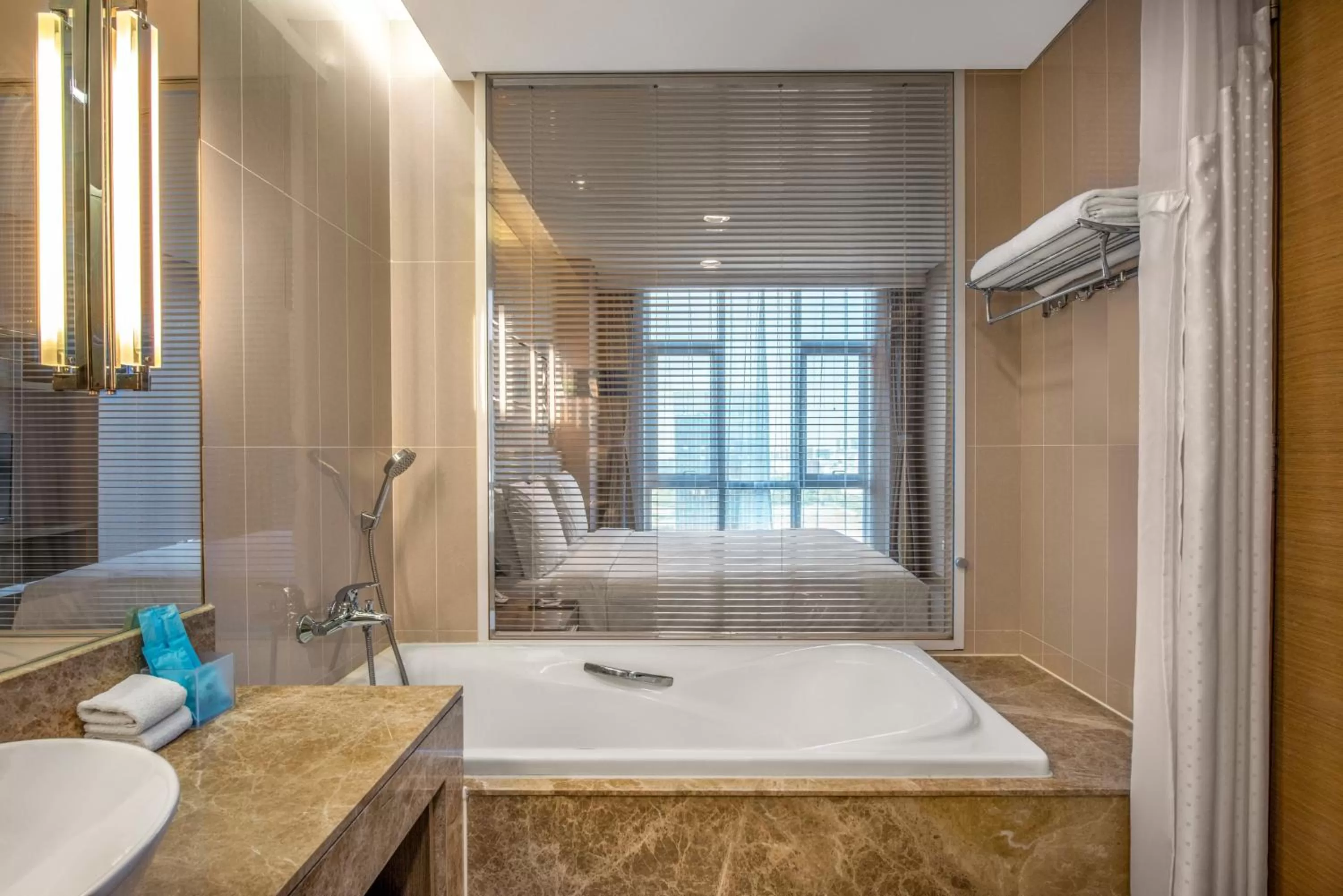 Standard Queen Room - Kids Theme in Holiday Inn Express Beijing Yizhuang by IHG - Taxi 1 Hour to International Airport and 800 Meters to the Nearby Subway