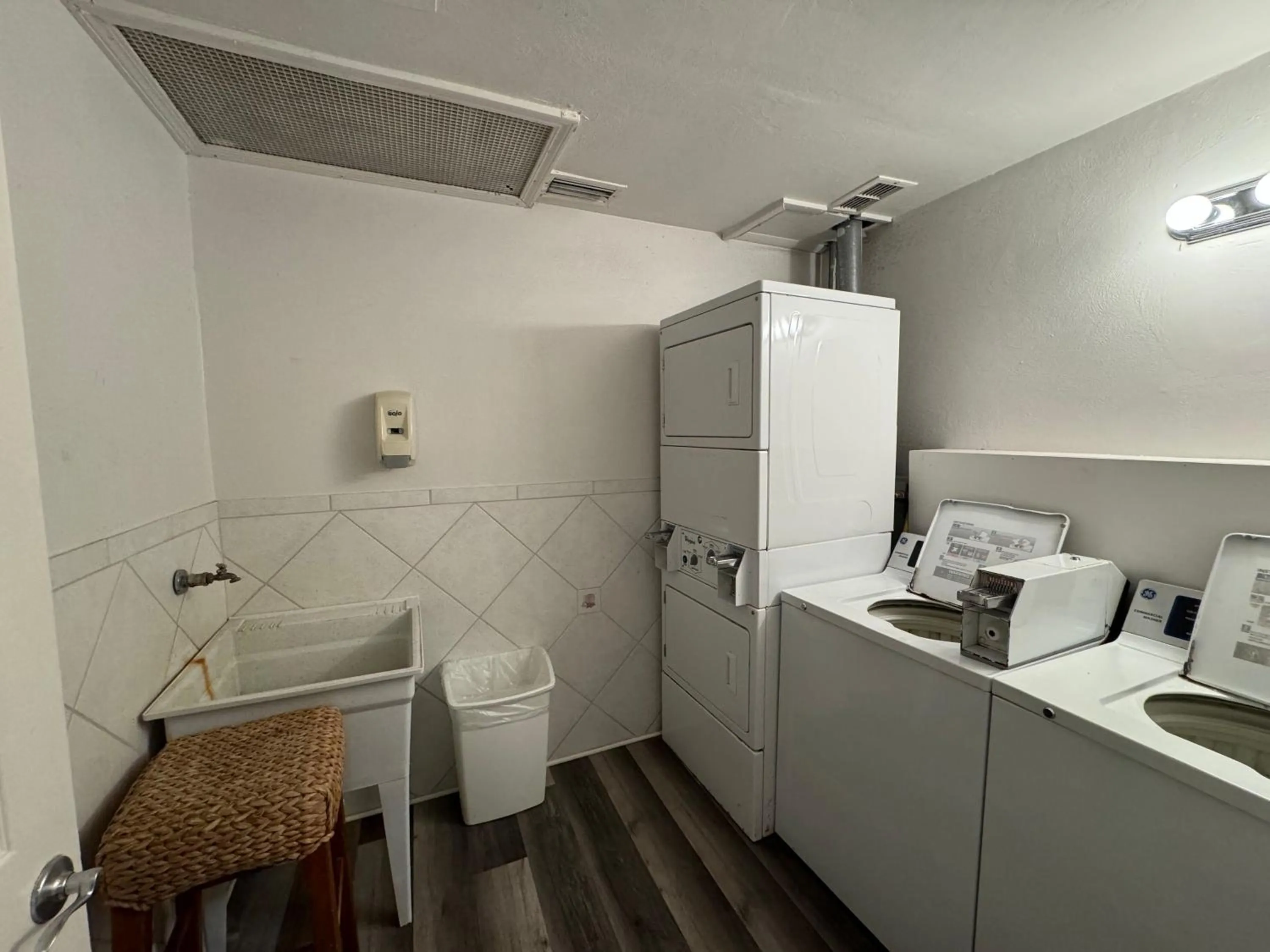 laundry in Emerald Shores Hotel - Daytona Beach