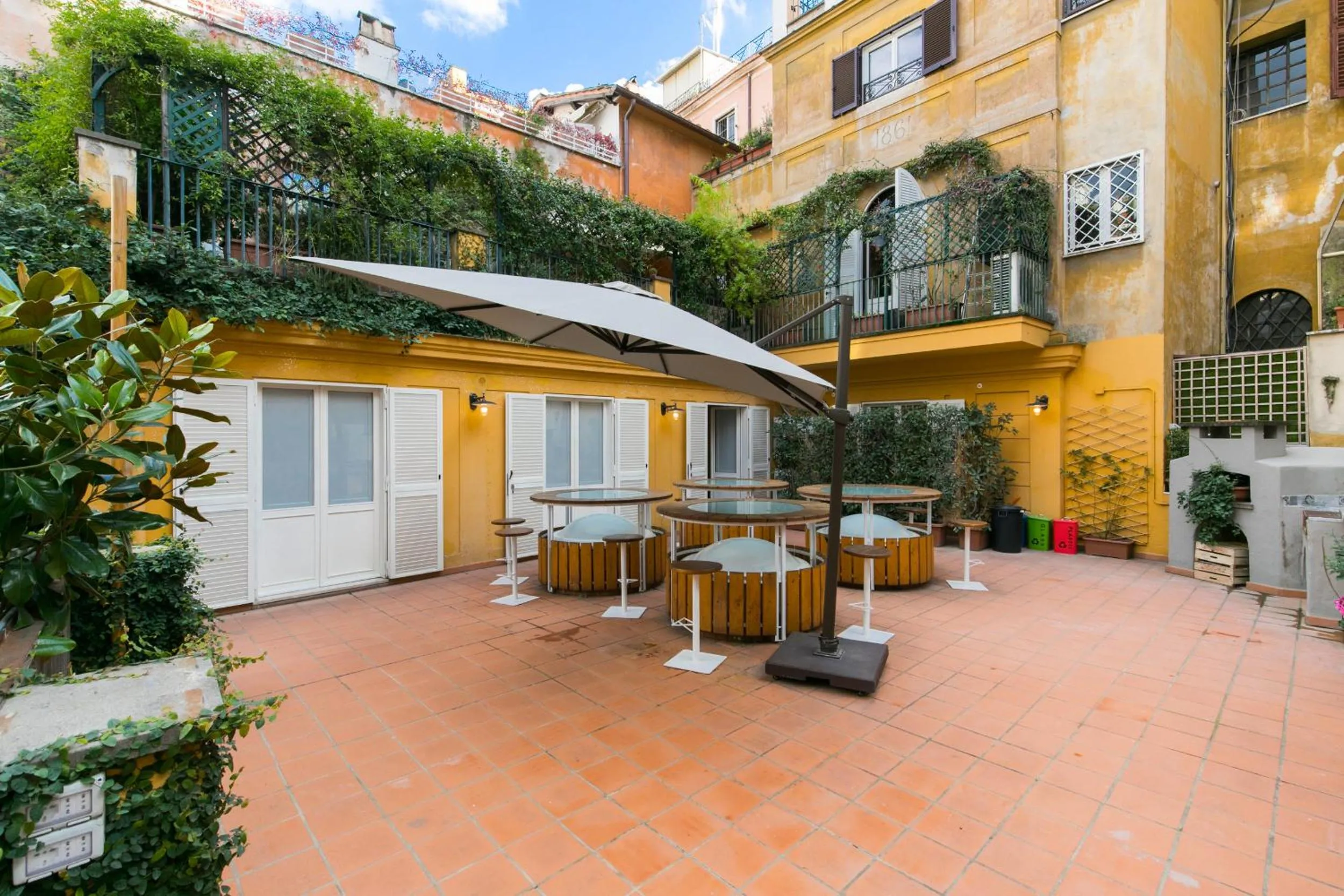 Garden view in Trevi Contemporary Suite