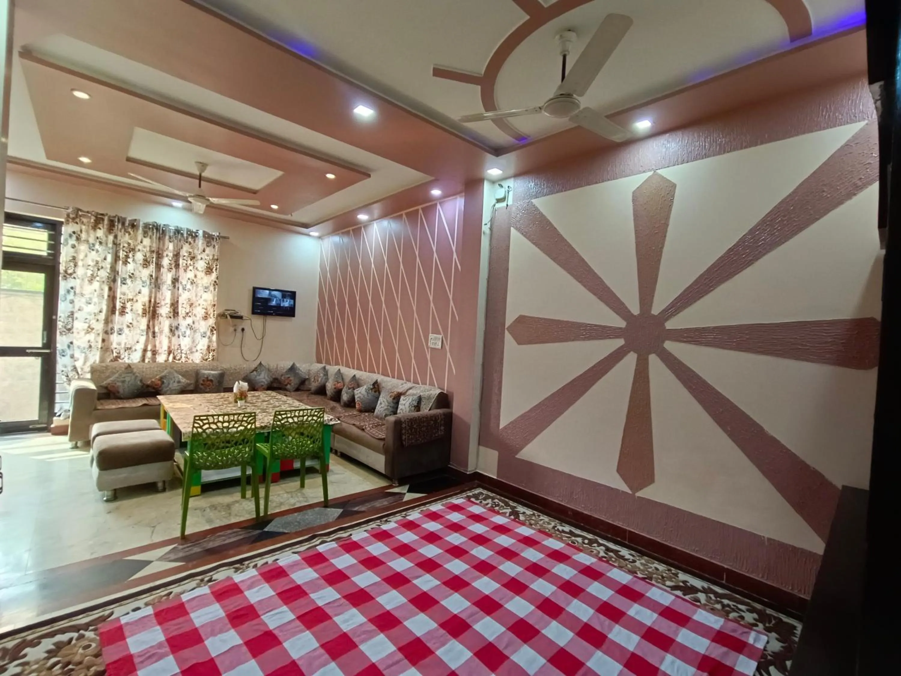 Breakfast, Bed in Friends Home Stay - Agra