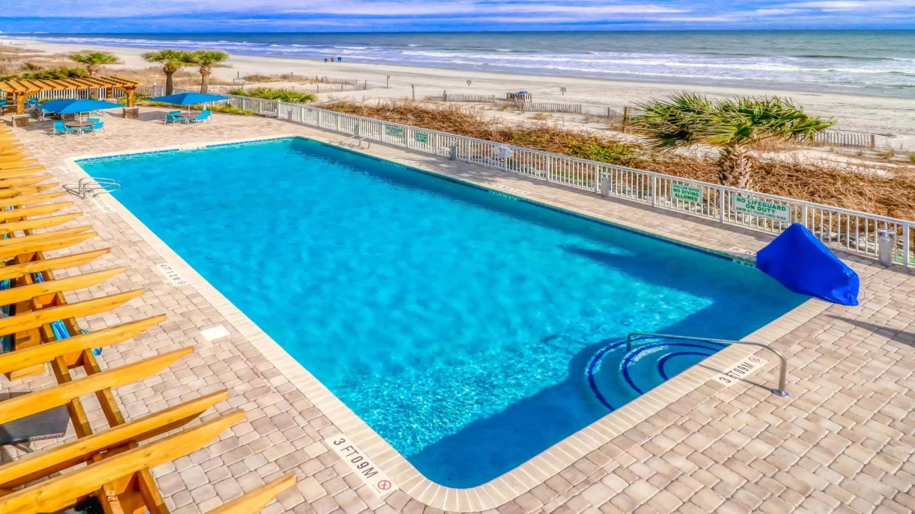 Swimming pool in Holiday Inn Resort Oceanfront at Surfside Beach by IHG