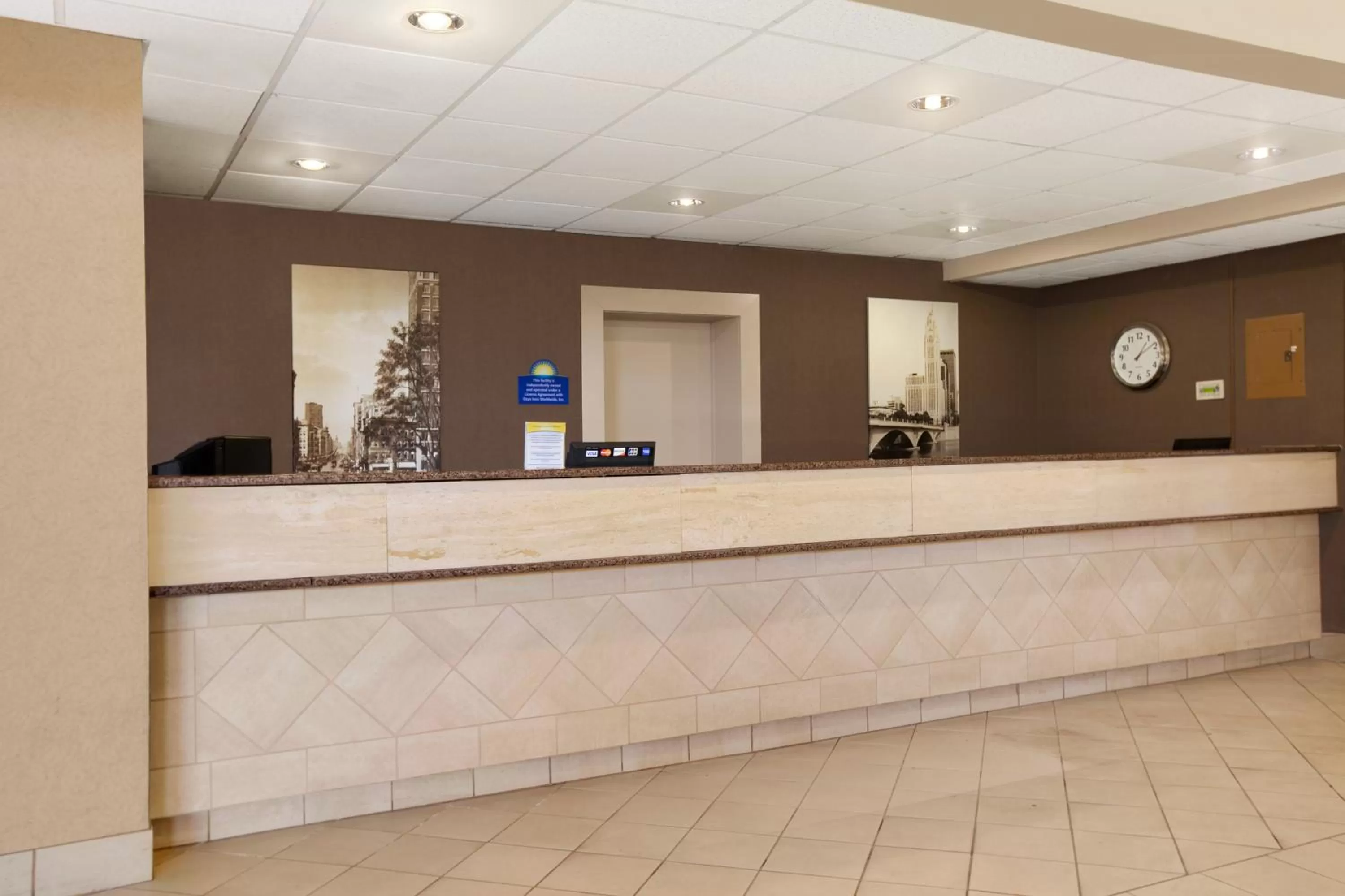 Lobby or reception in Days Inn by Wyndham Columbus Airport