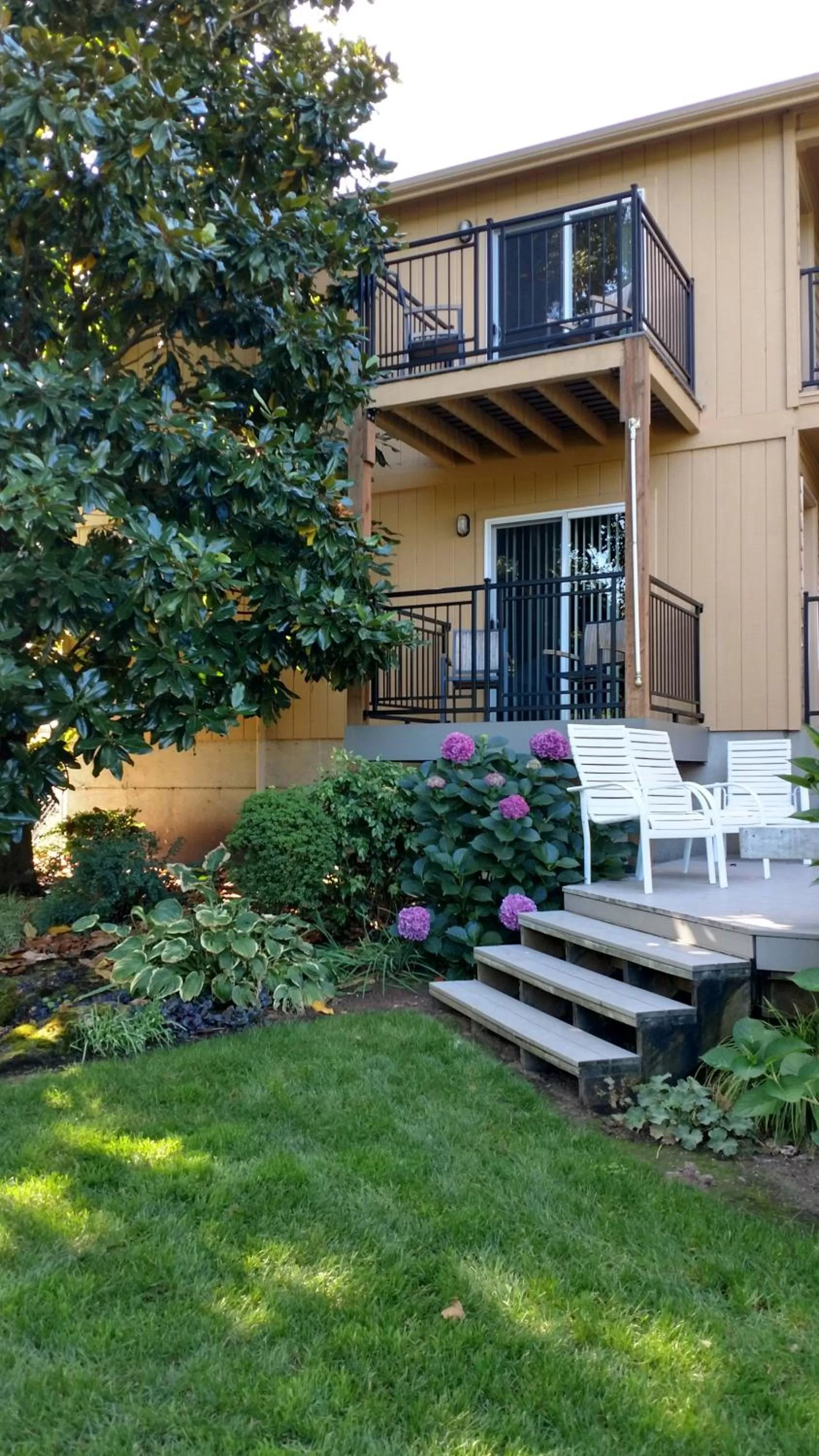 Property building in Lewis River Inn