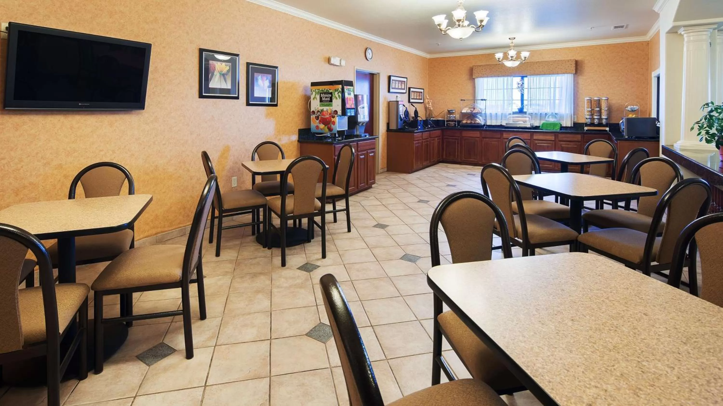Restaurant/places to eat in Best Western Inn & Suites - Henrietta