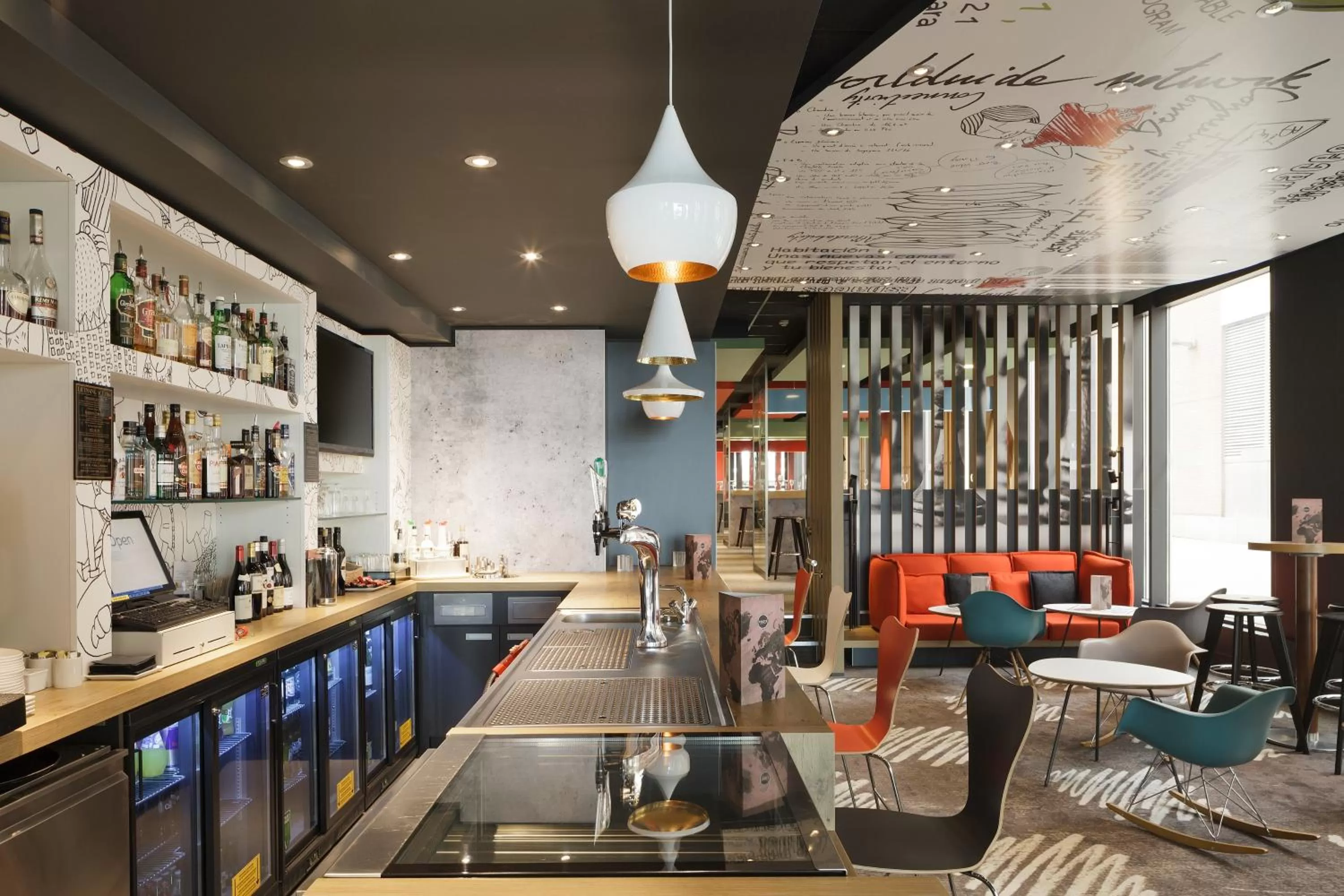 Lounge or bar in ibis London Excel-Docklands