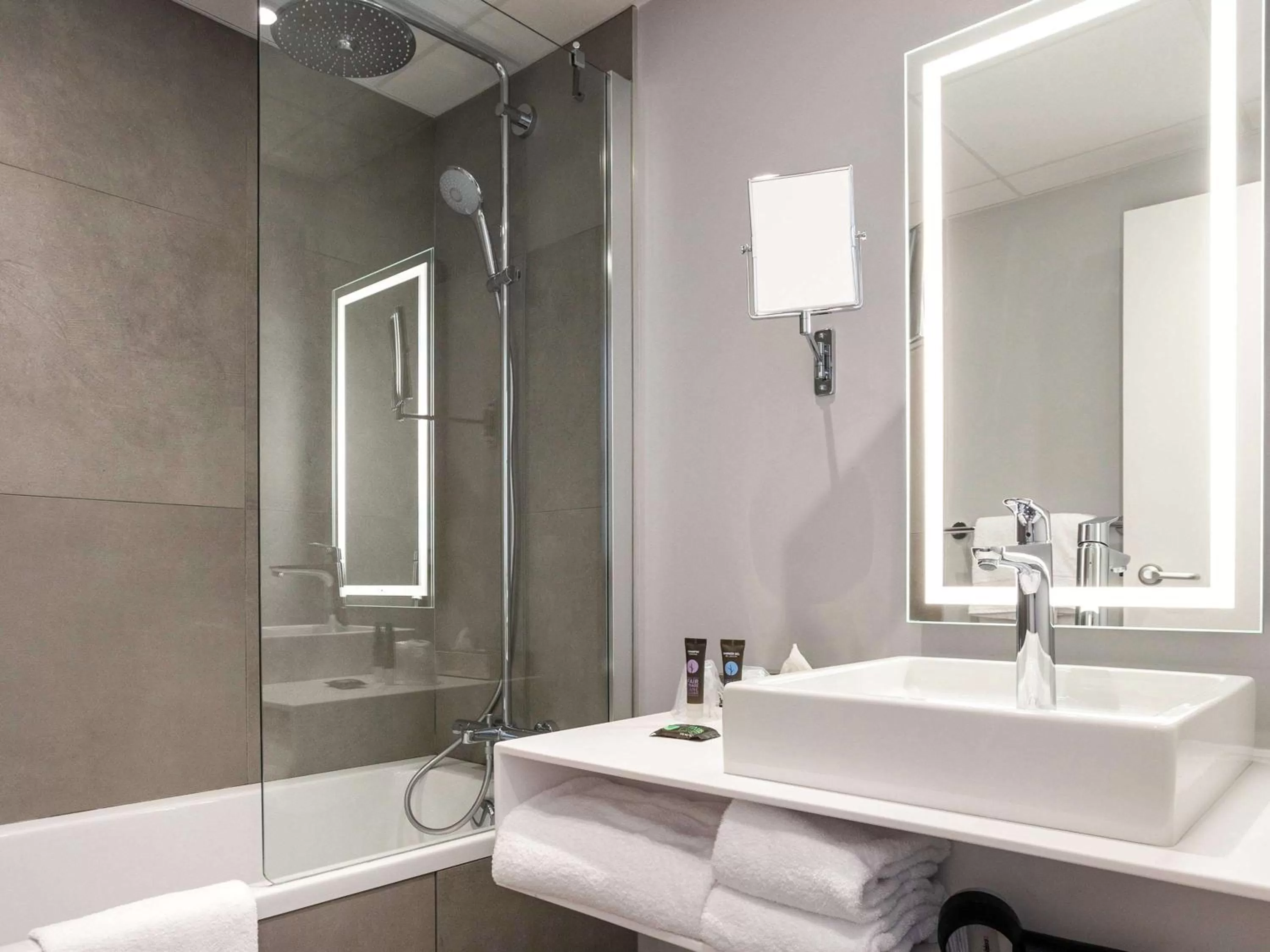 Bathroom in Novotel Annecy Centre