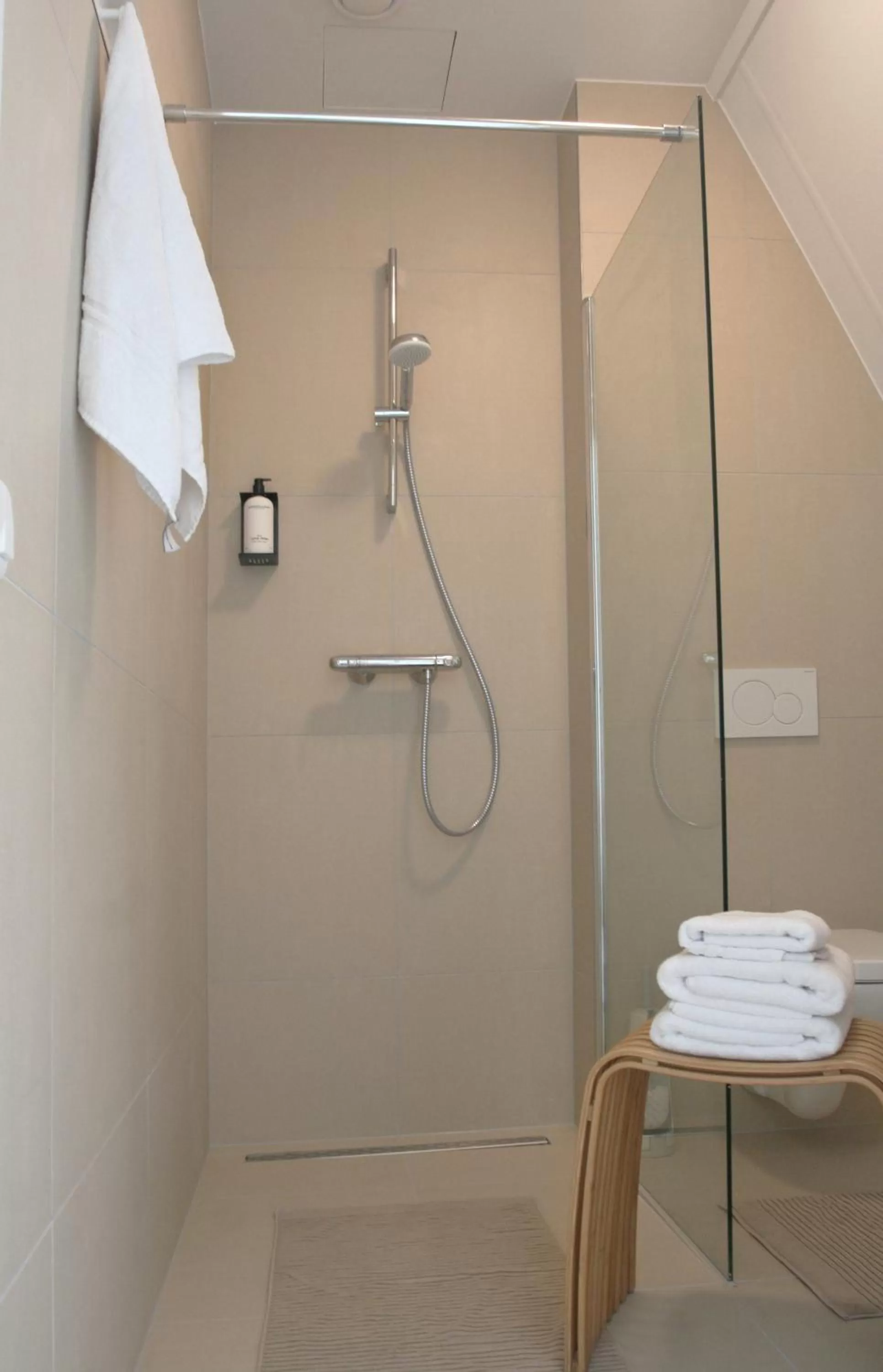 Shower in Hotel Paradis Zandvoort