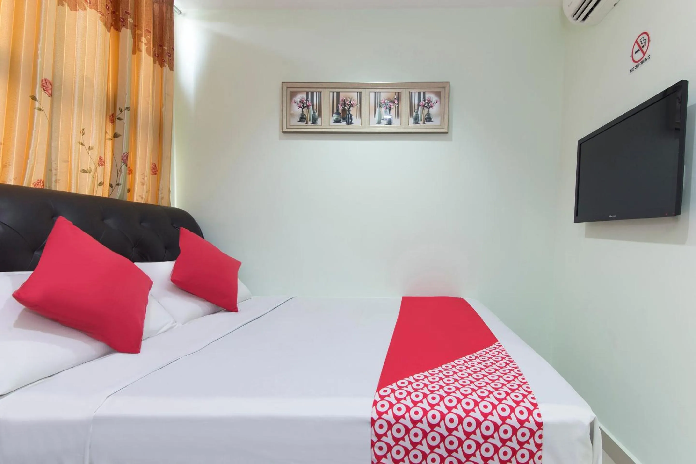 Bedroom, Bed in OYO 444 KL Empire Hotel