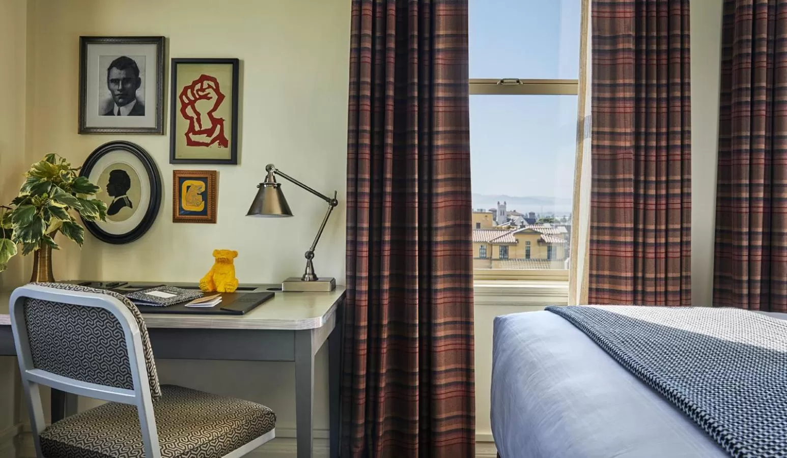 Deluxe Queen Room in Graduate by Hilton Berkeley