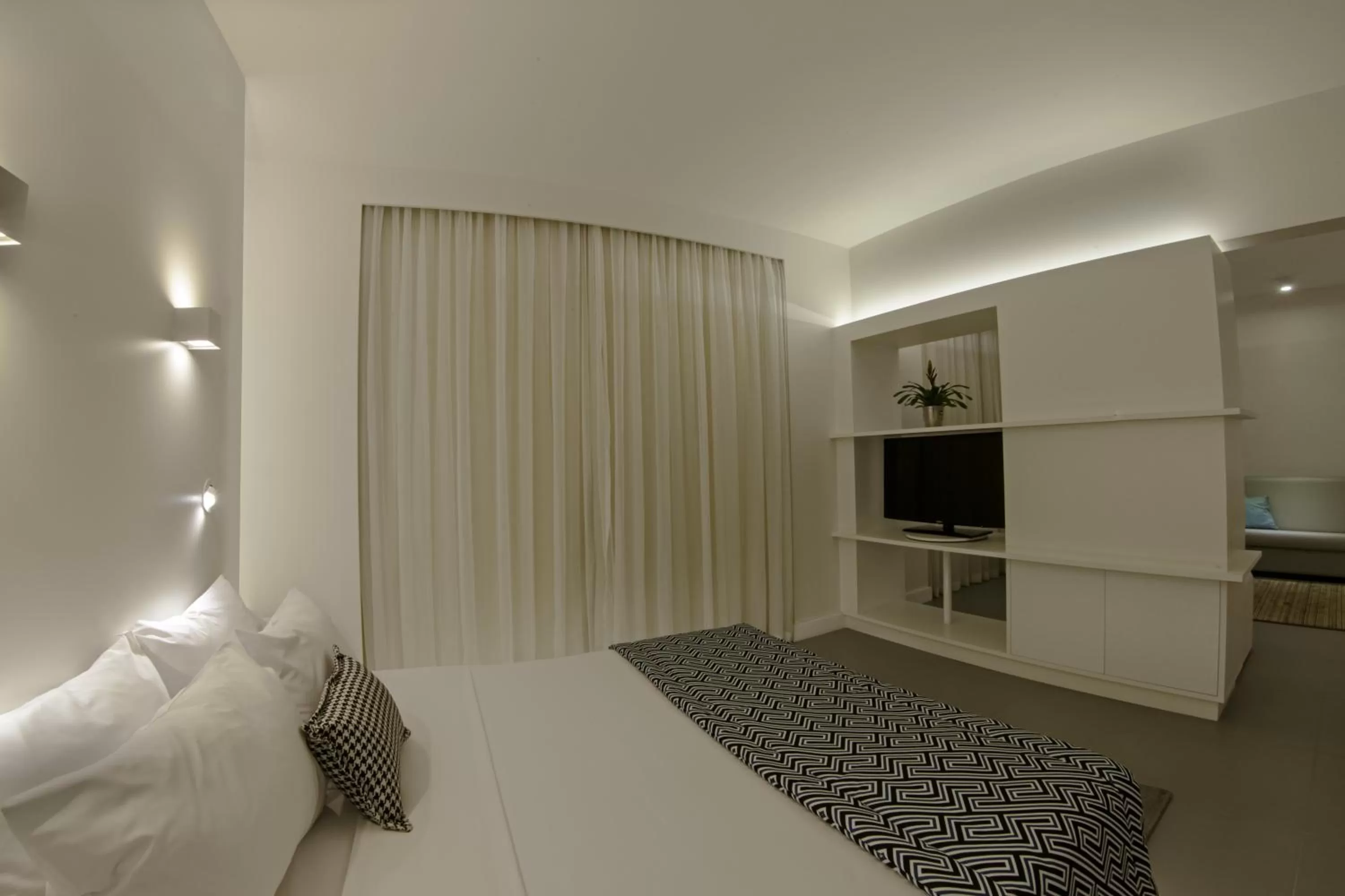 TV and multimedia, Room Photo in ibis Styles Pouso Alegre