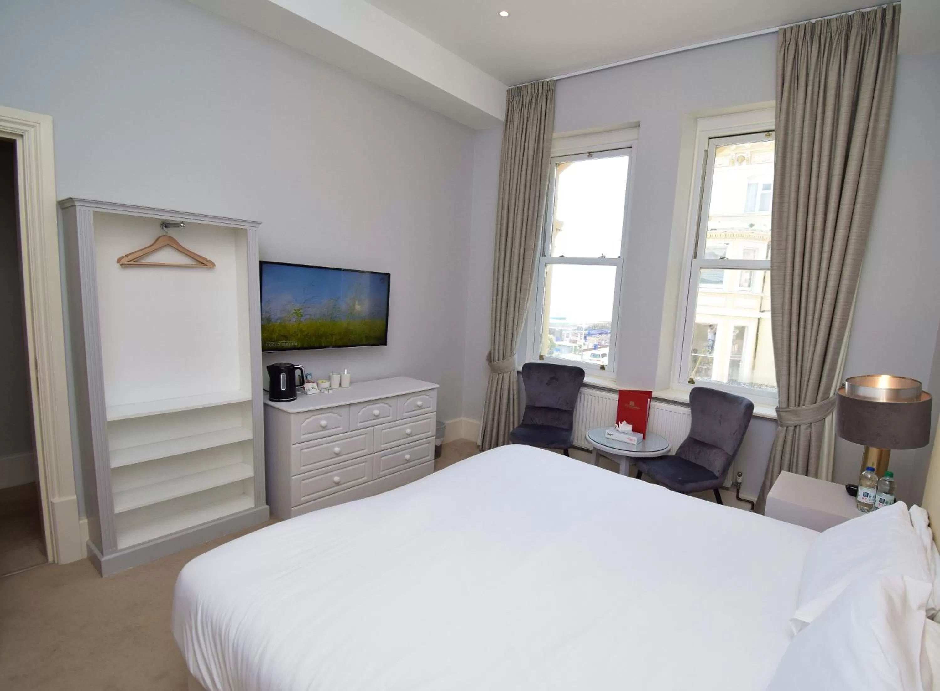 Bed in The Chatsworth Hotel