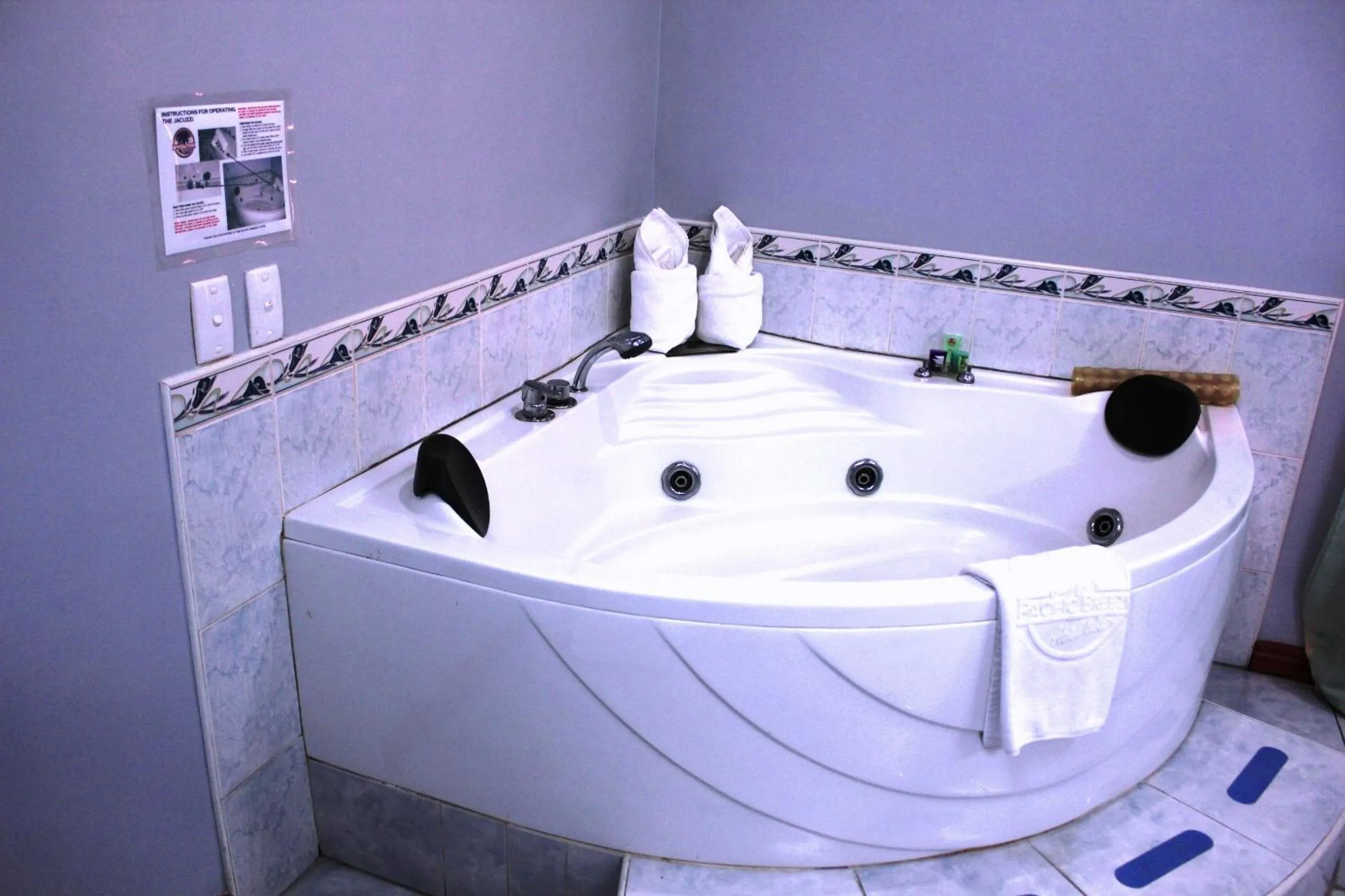 Hot Tub in Pacific Breeze Hotel and Resort