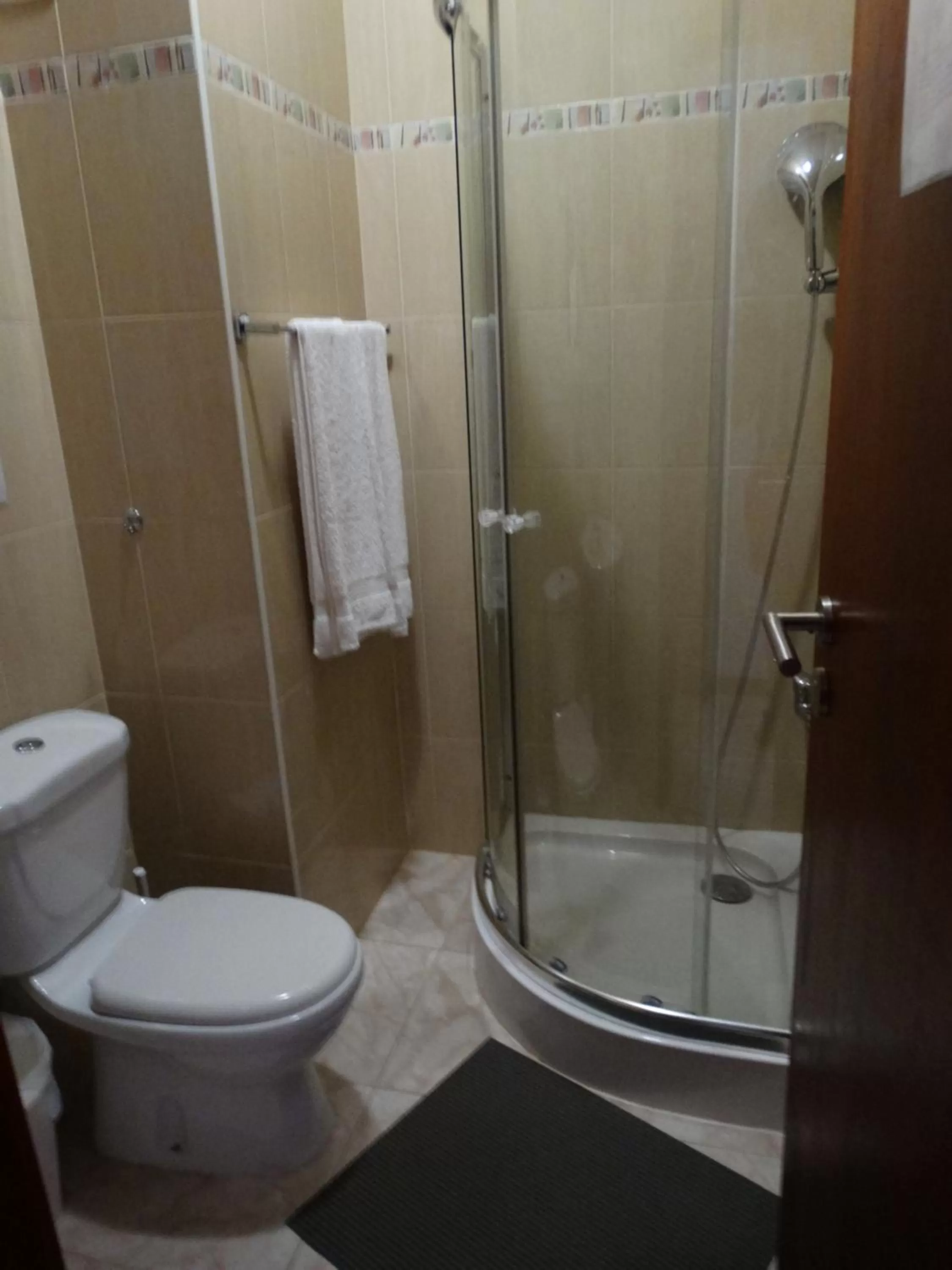 Shower in Yria Residencial