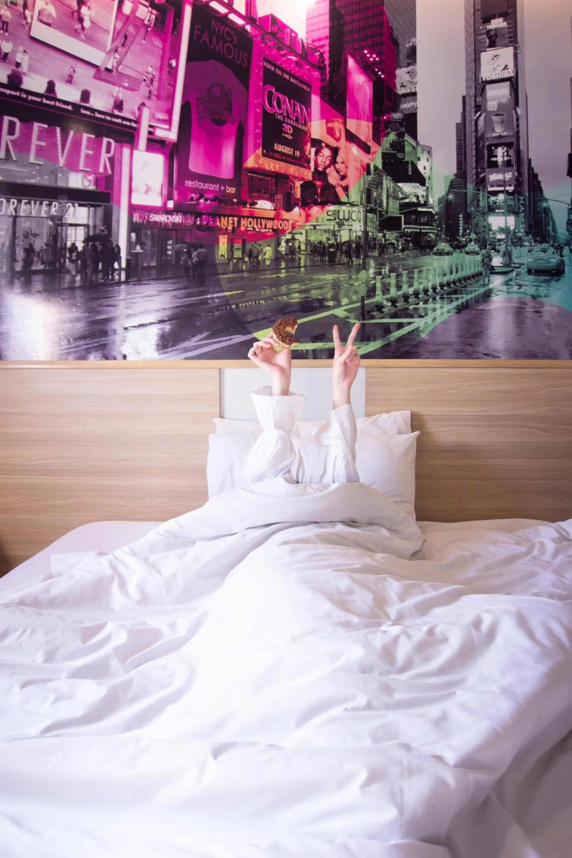 Bedroom, Bed in Cleo Balaikota Surabaya