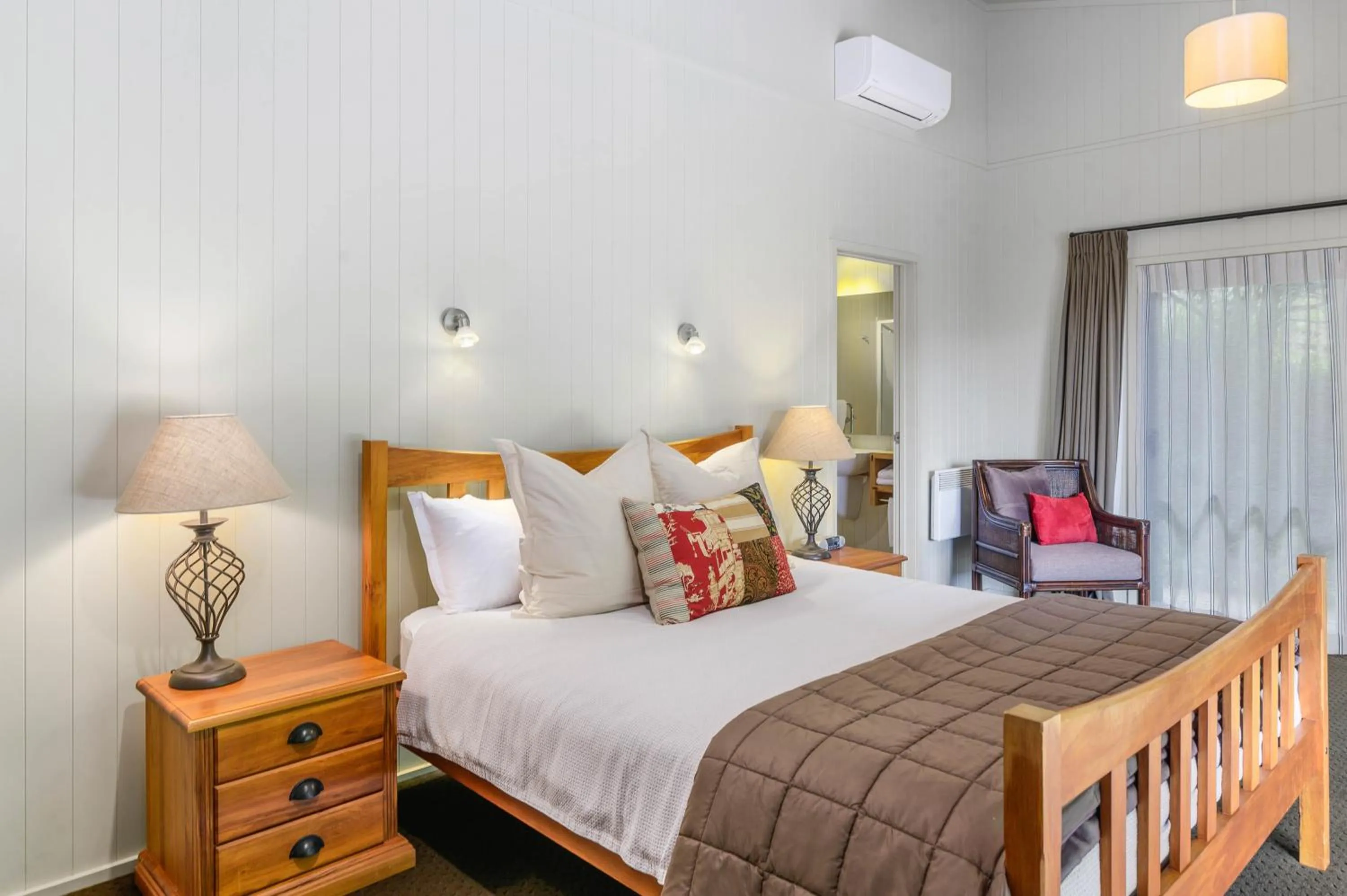 Bedroom, Bed in Koura Lodge