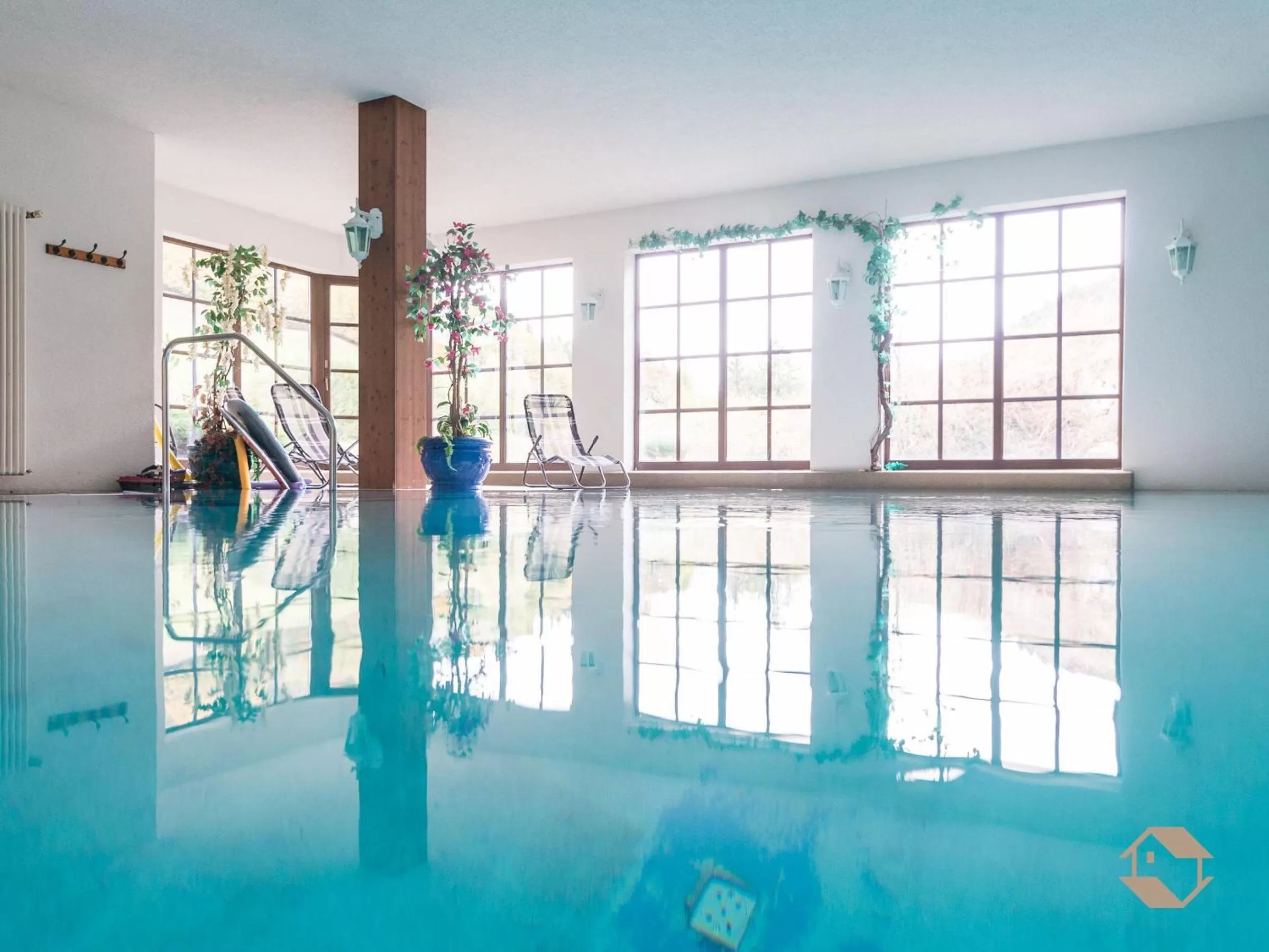 Swimming Pool in Hotel Landhaus Sonnenhof