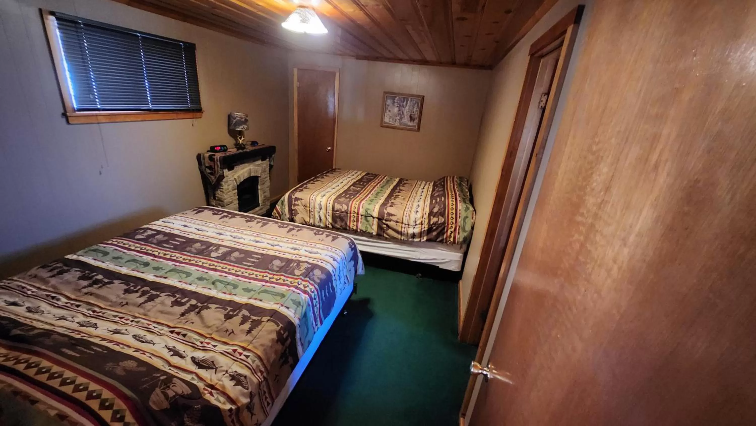 Bed in Eagle Nest Fly Shack & Lodge