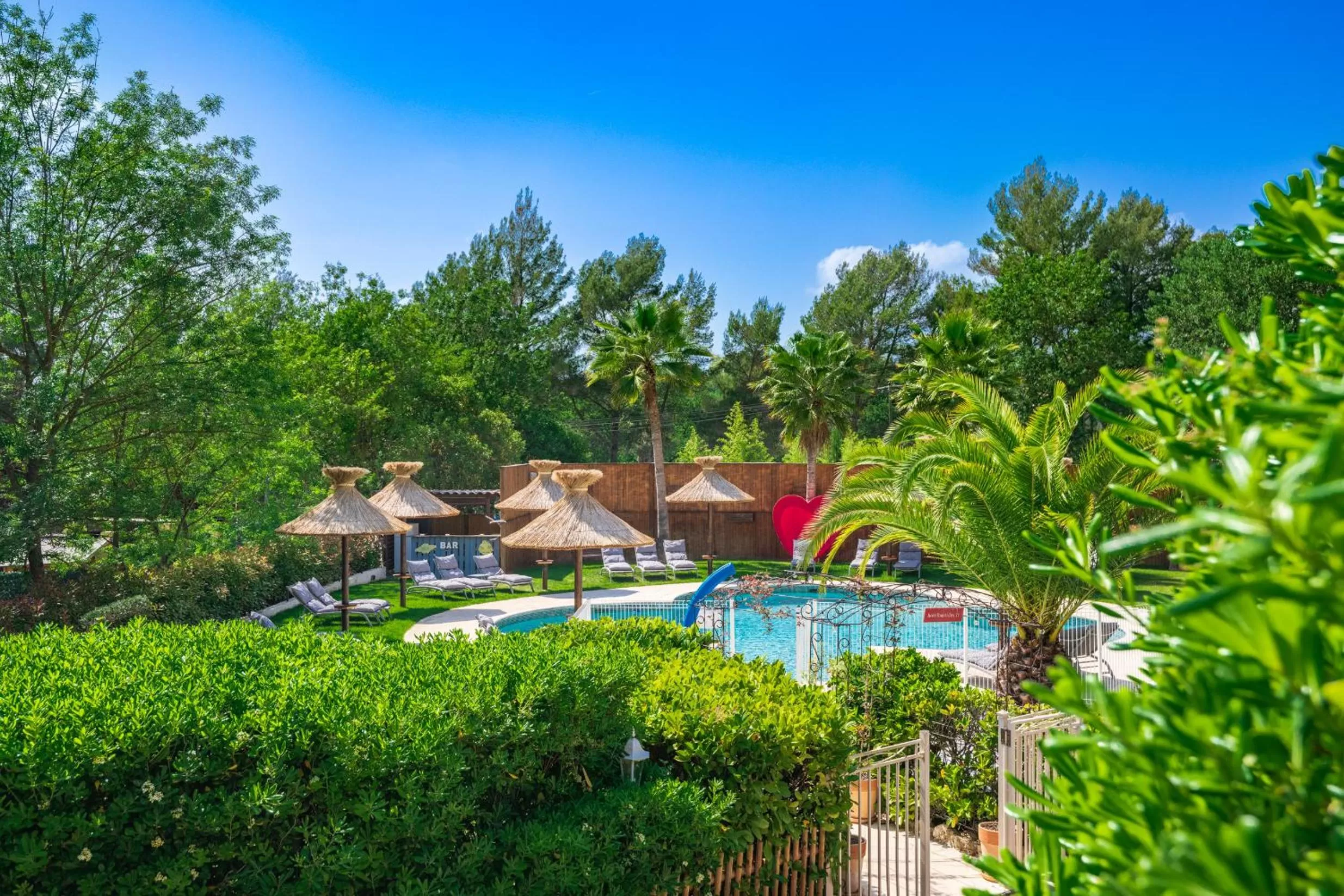Swimming pool in Les Bastides Saint Paul