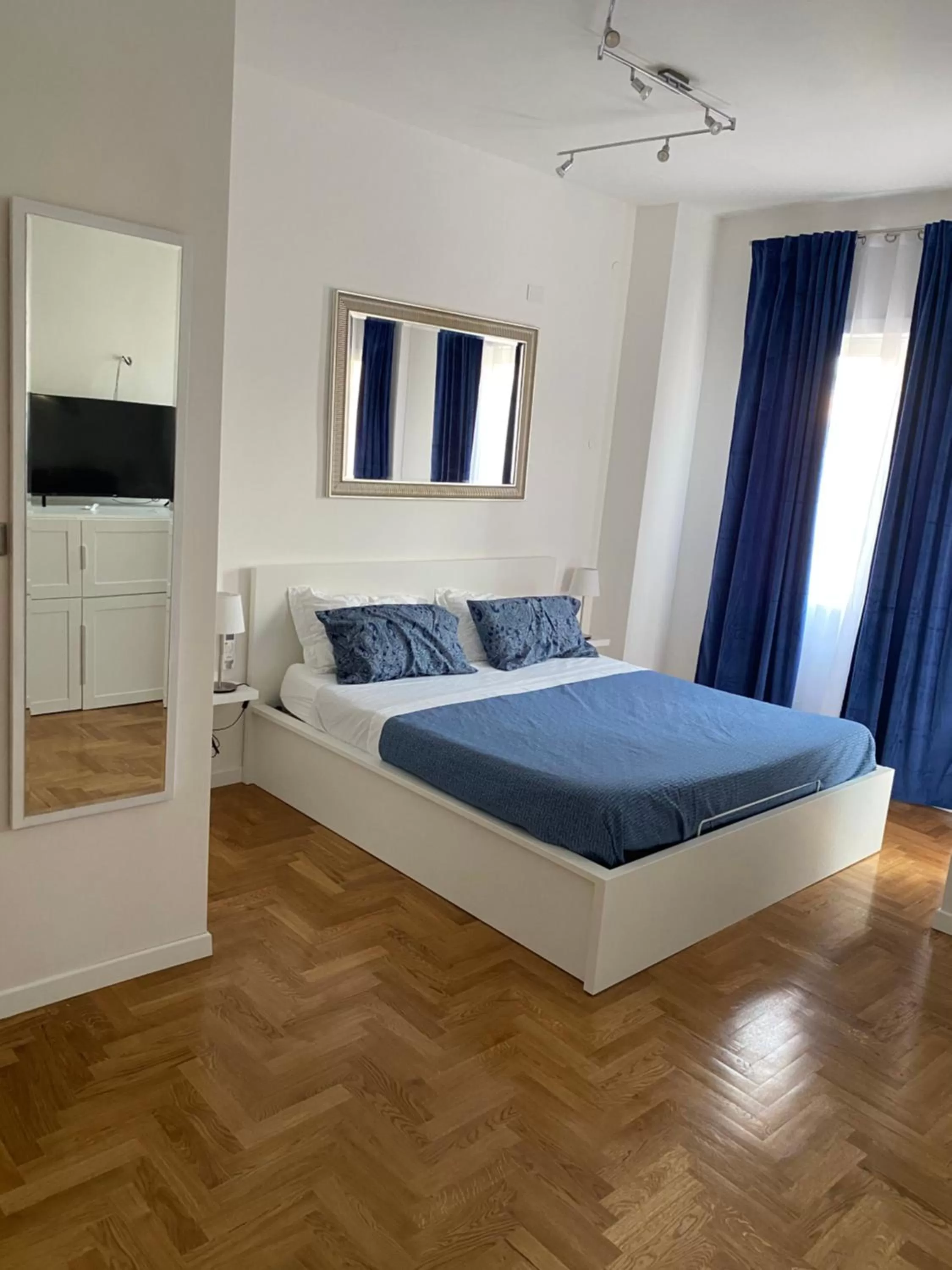 Photo of the whole room, Bed in Cilea14 Room