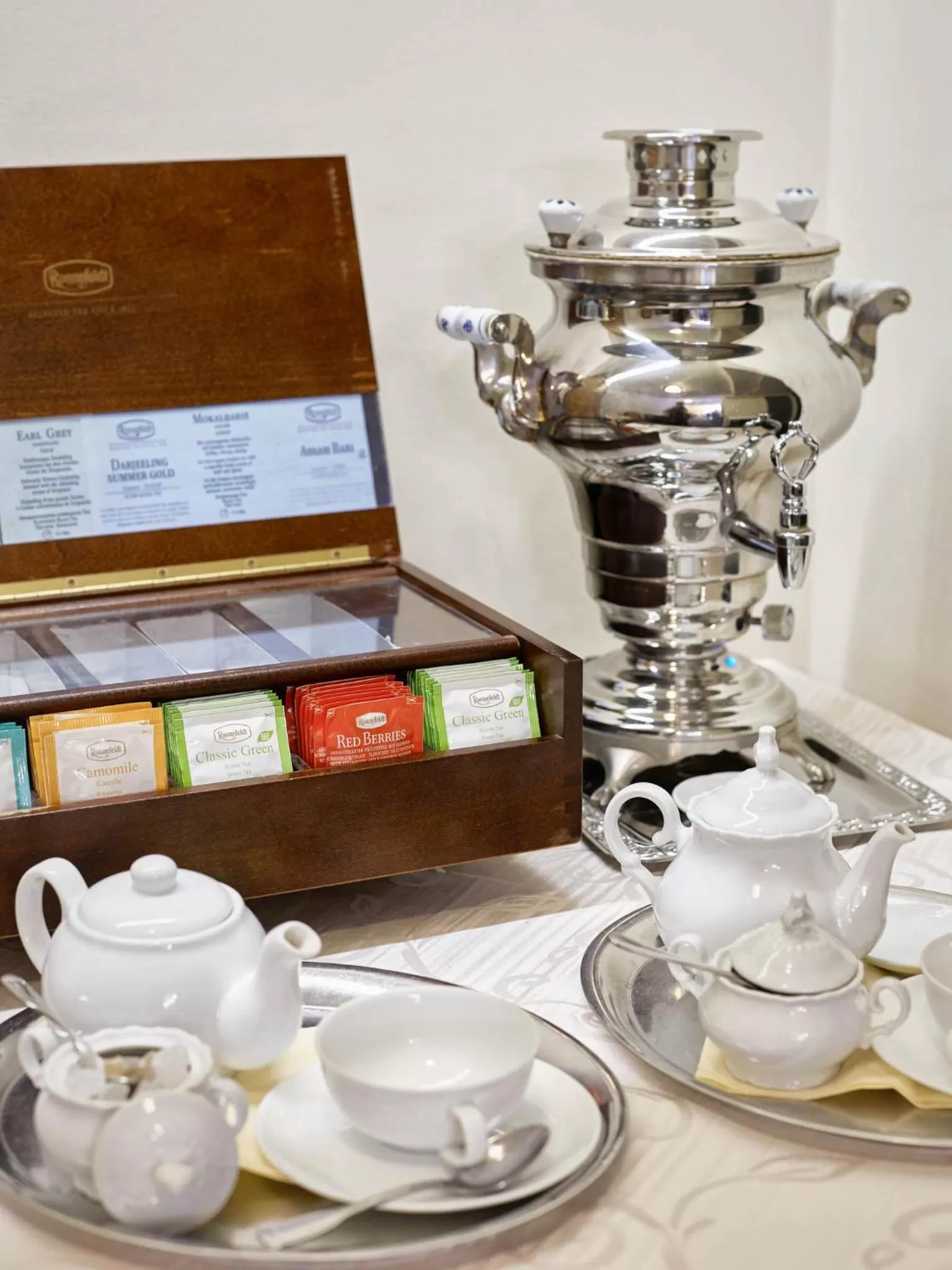 Breakfast in Hotel Romance