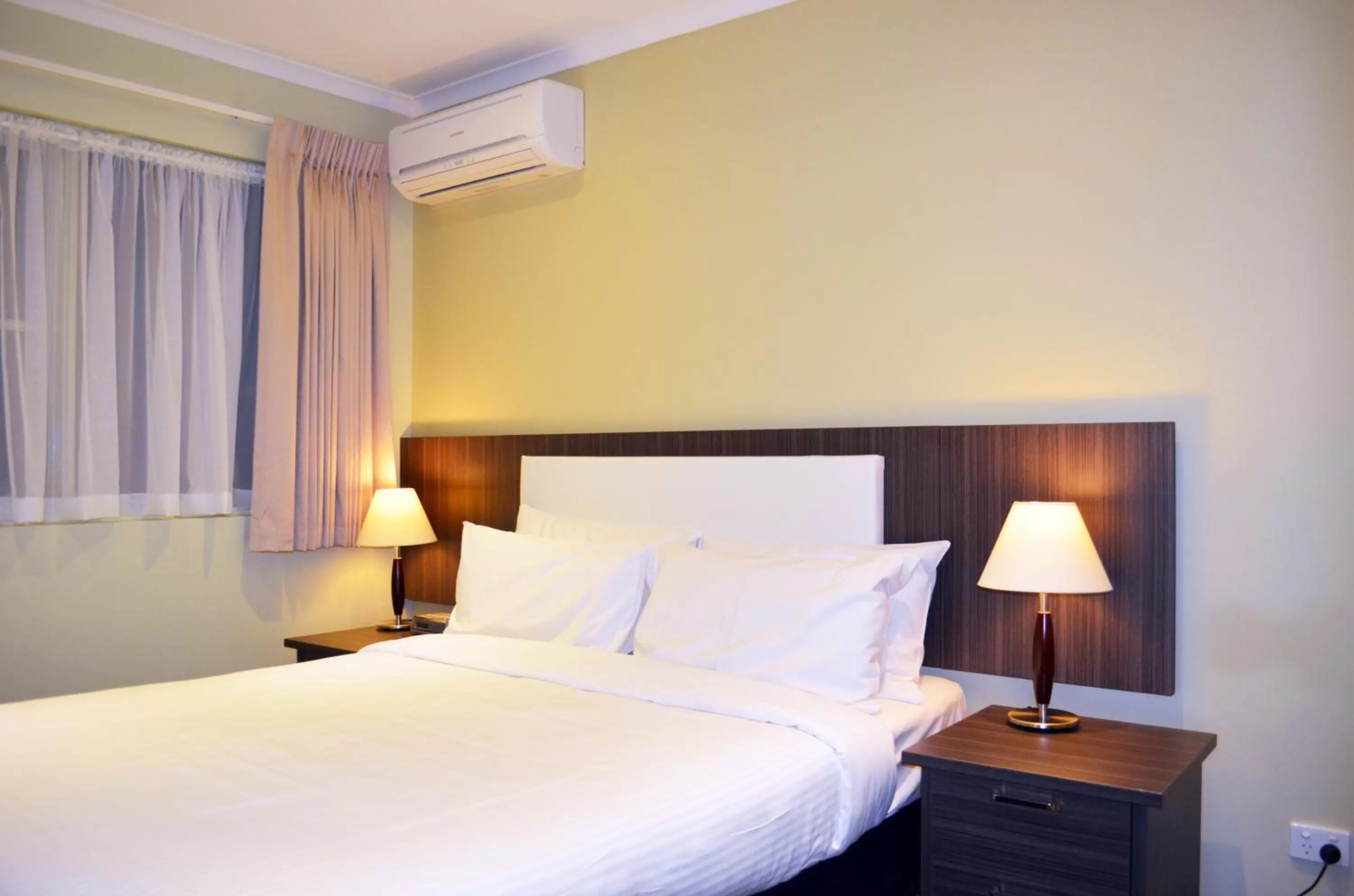 Bedroom, Bed in Best Western Plus Buckingham International