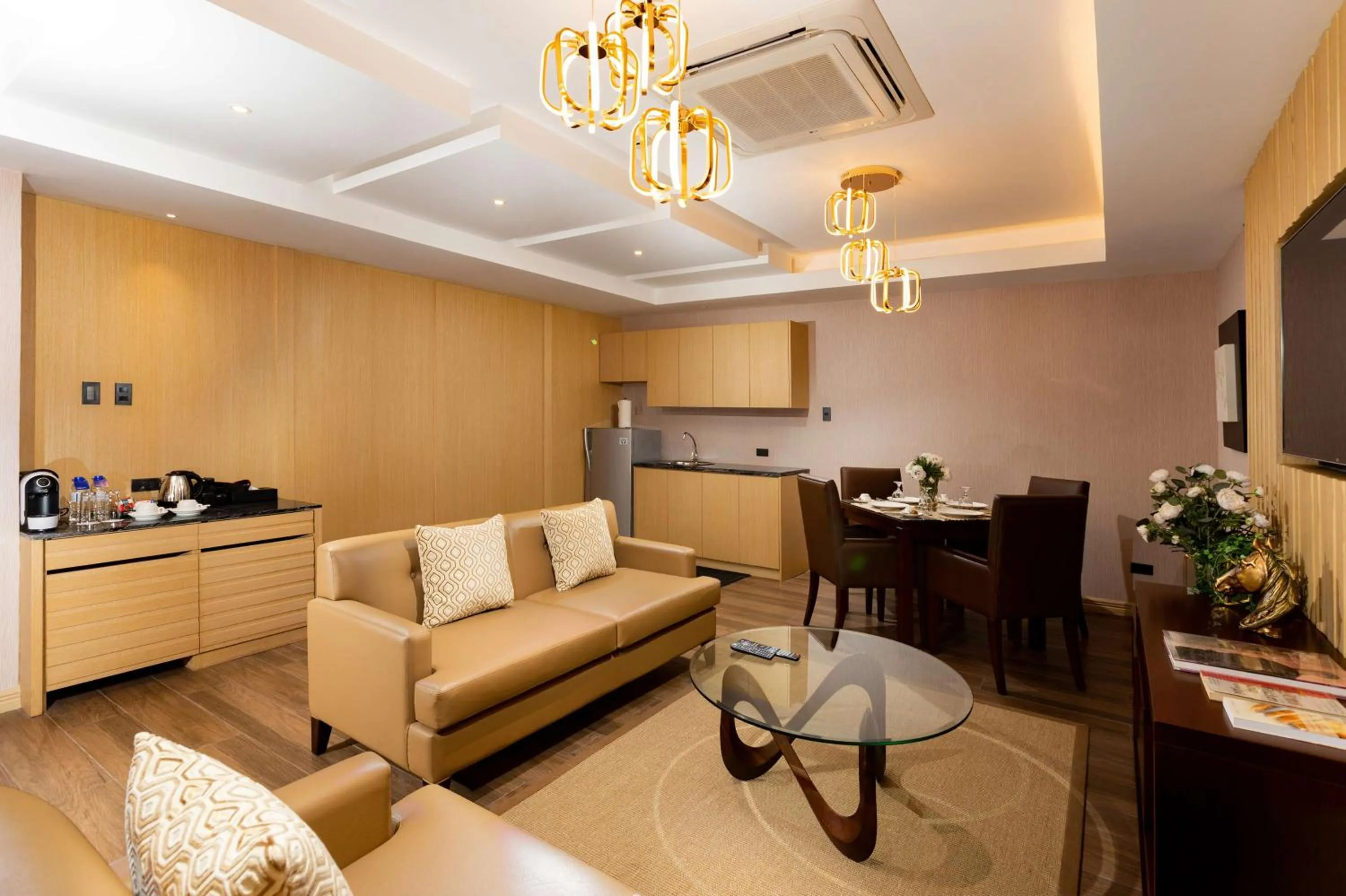 Living room in Best Western Plus Metro Clark