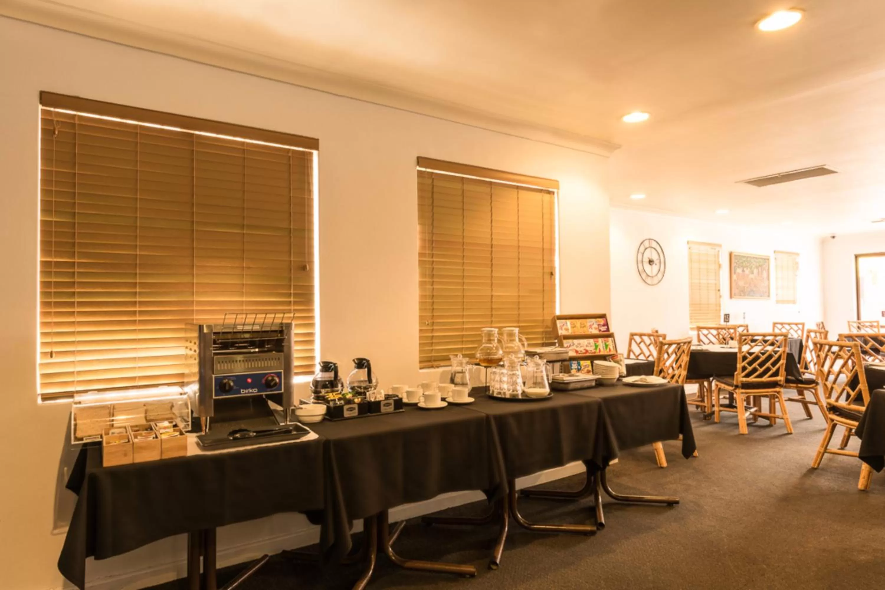 Restaurant/places to eat in Sanno Marracoonda Perth Airport Hotel